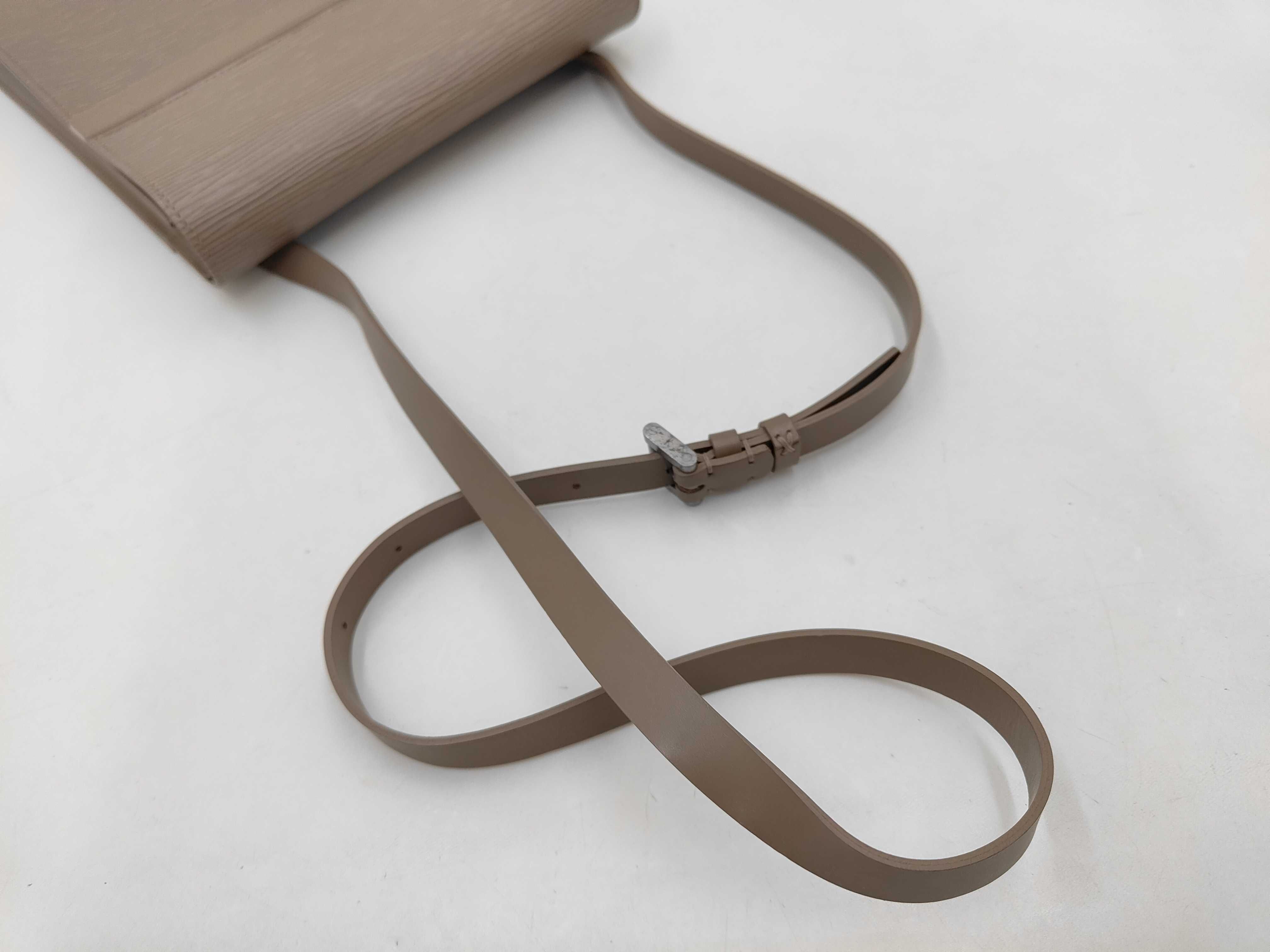 LV Ramatuelle M5247B Epi Shoulder Bag — view 4