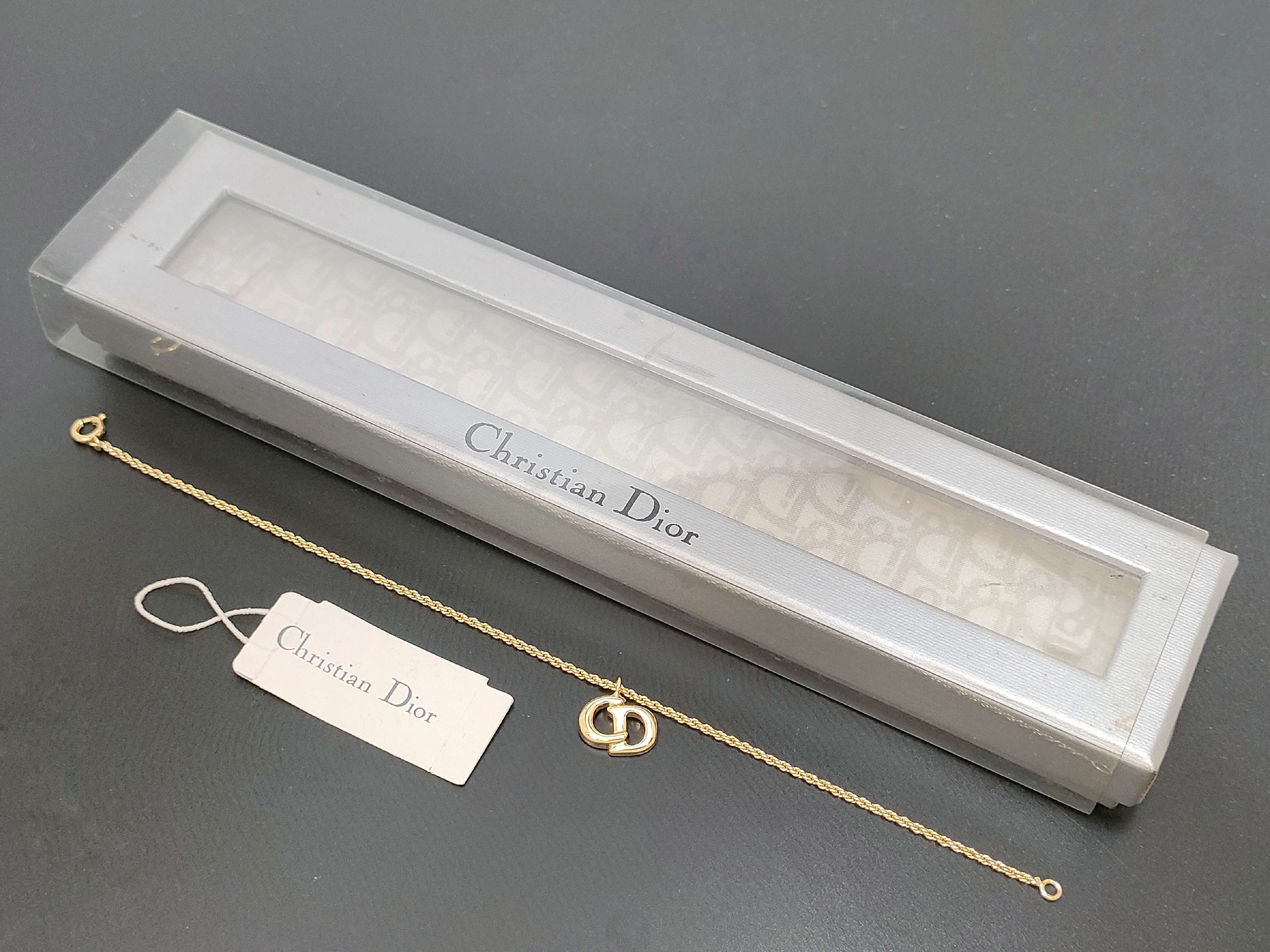 Christian Gold-colored logo design bracelet, 2.88g. Bracelet/Bangle. — view 2