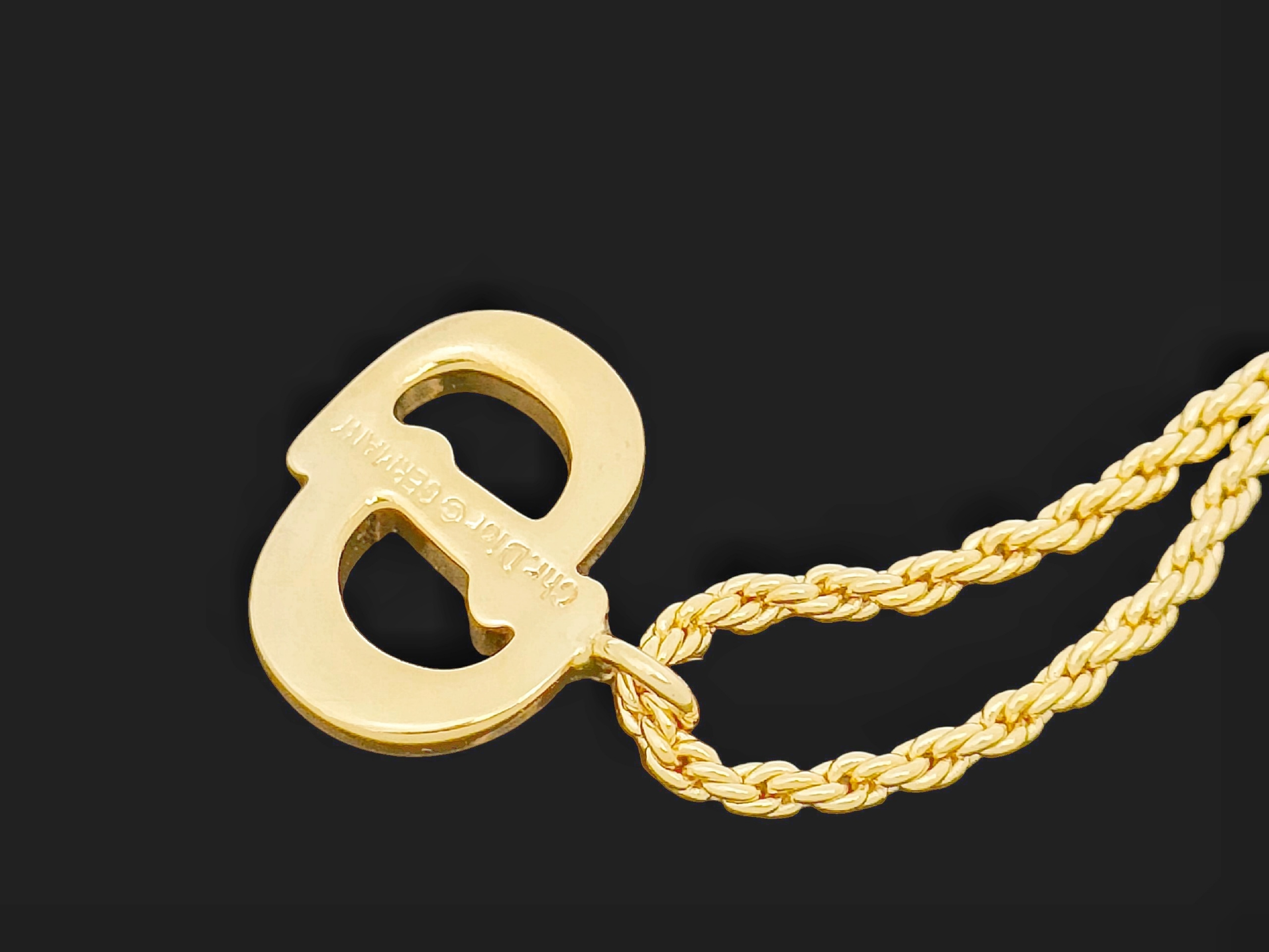 Christian Gold-colored logo design bracelet, 2.88g. Bracelet/Bangle. — view 4