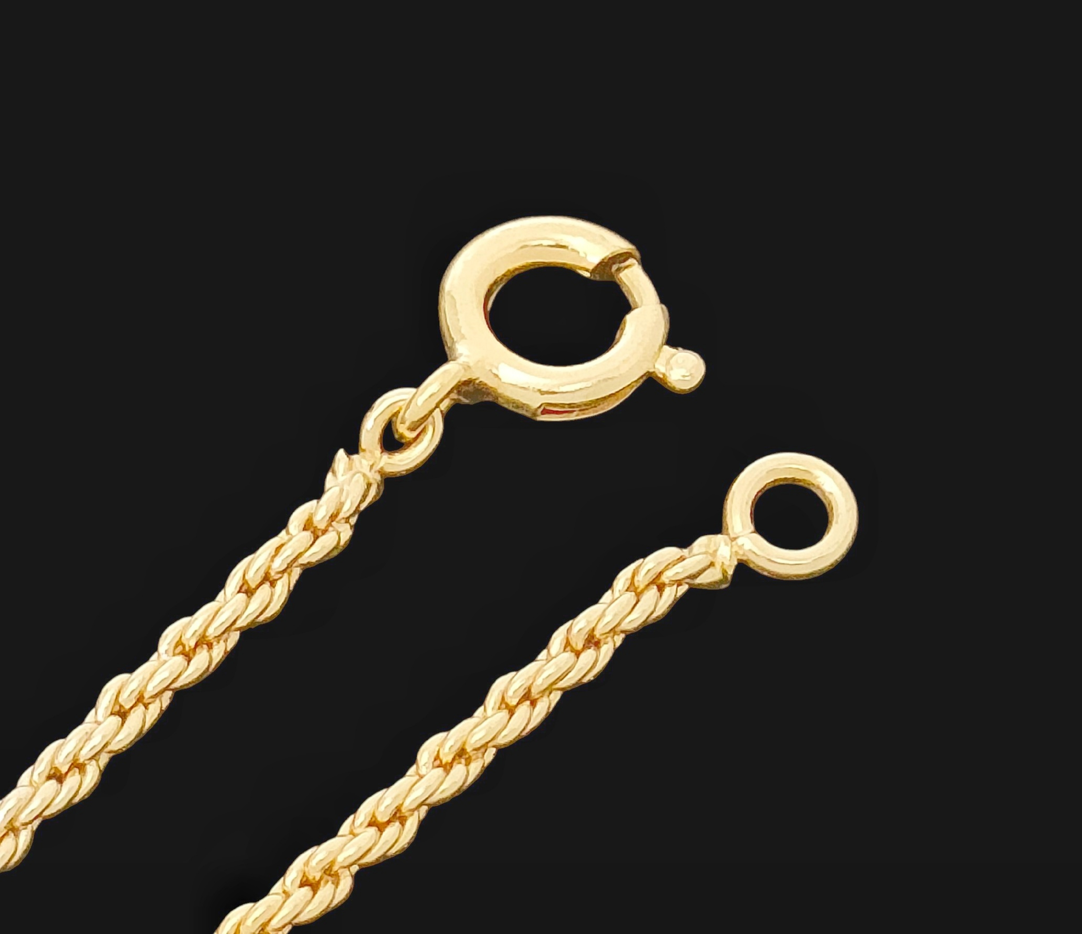 Christian Gold-colored logo design bracelet, 2.88g. Bracelet/Bangle. — view 6