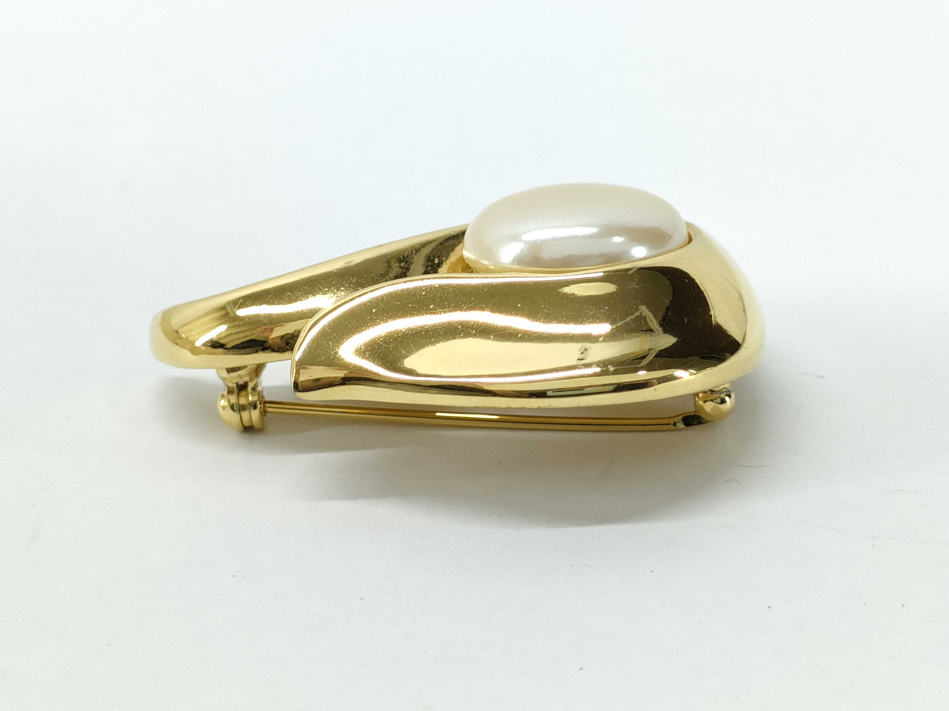 brooch — view 4