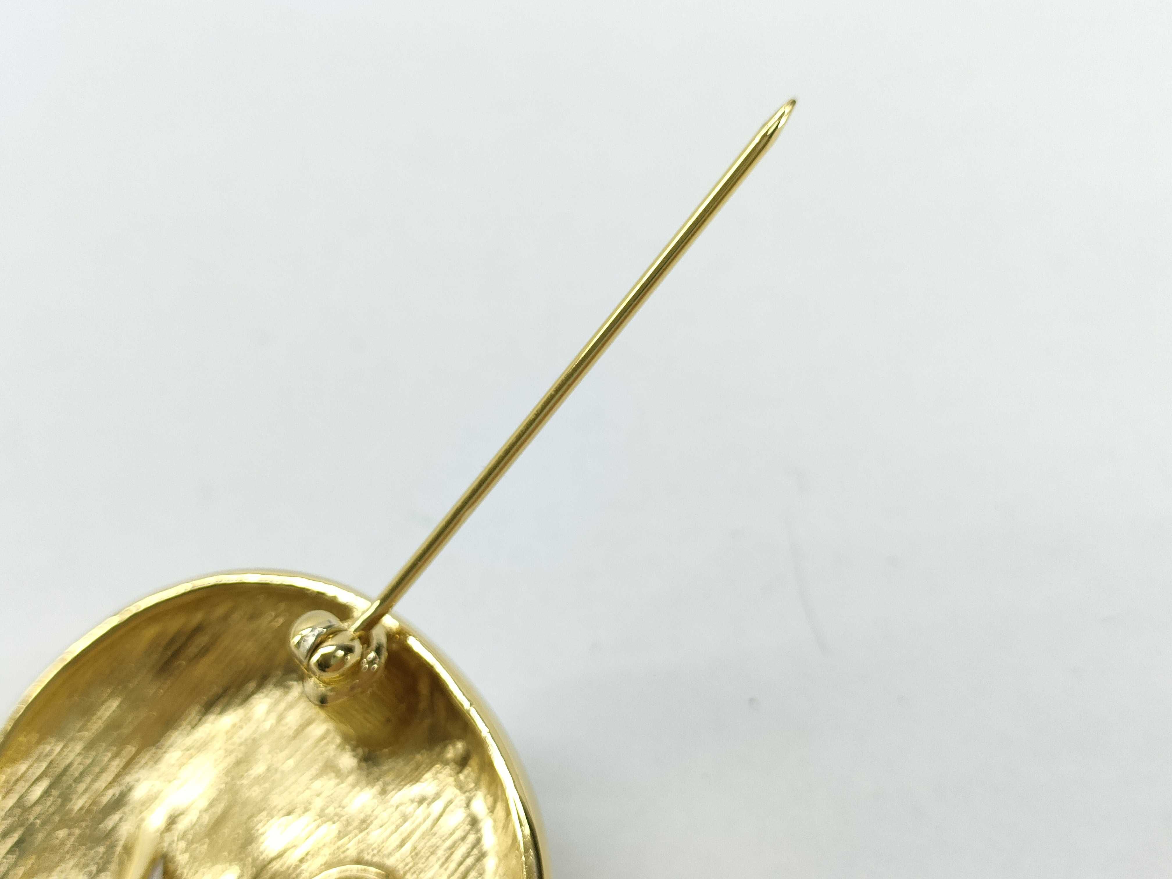 brooch — view 6