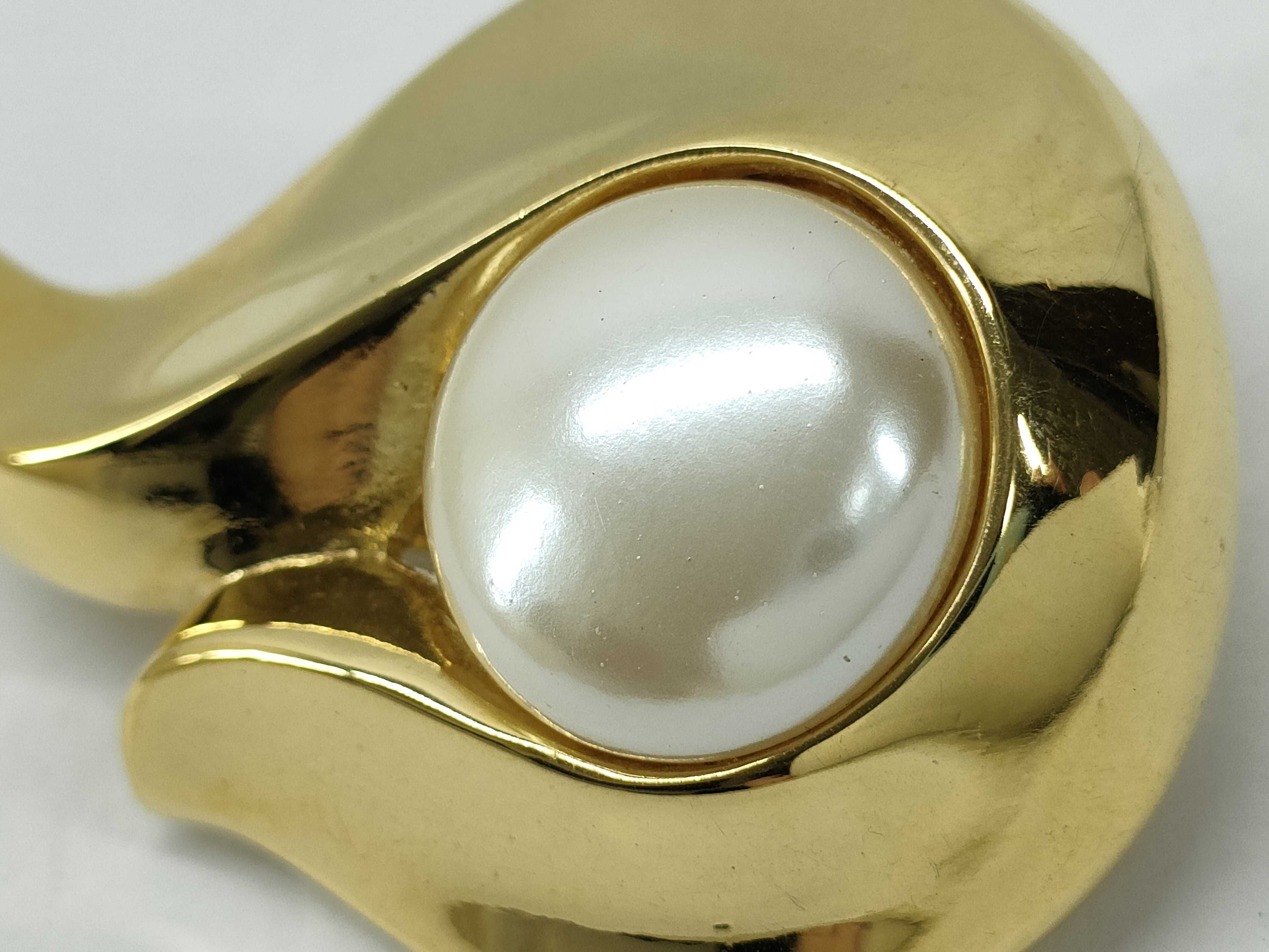 brooch — view 10