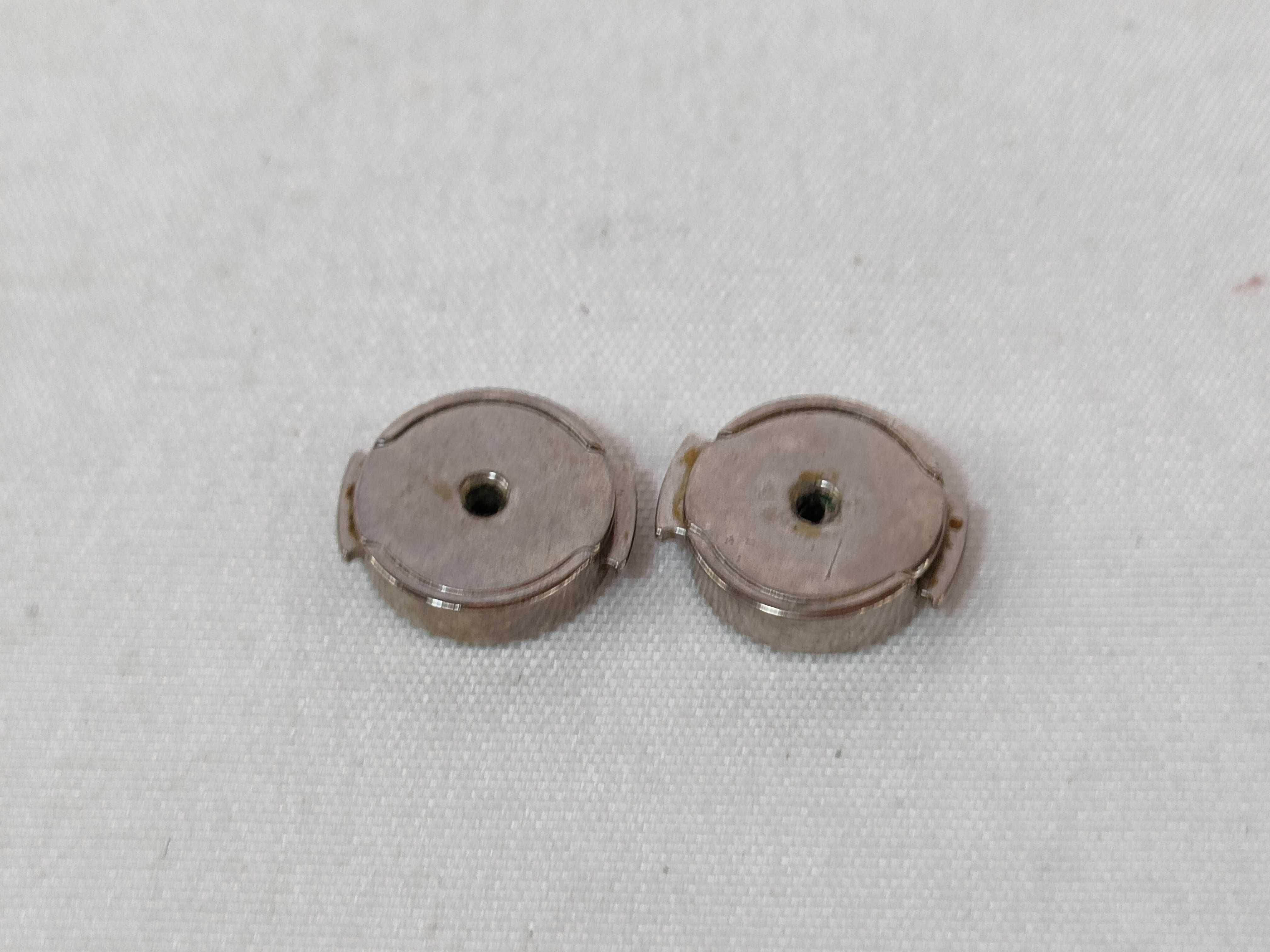 H logo earrings, cube earrings — view 7