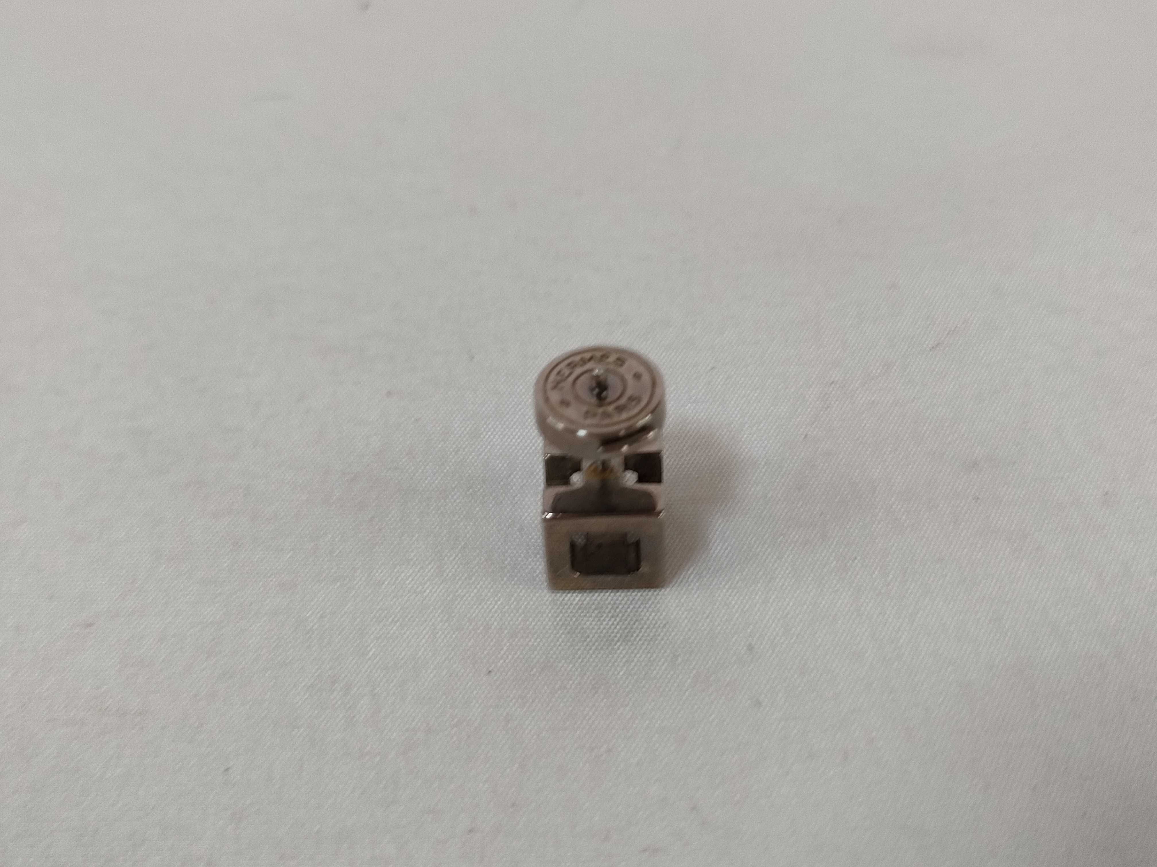 H logo earrings, cube earrings — view 10