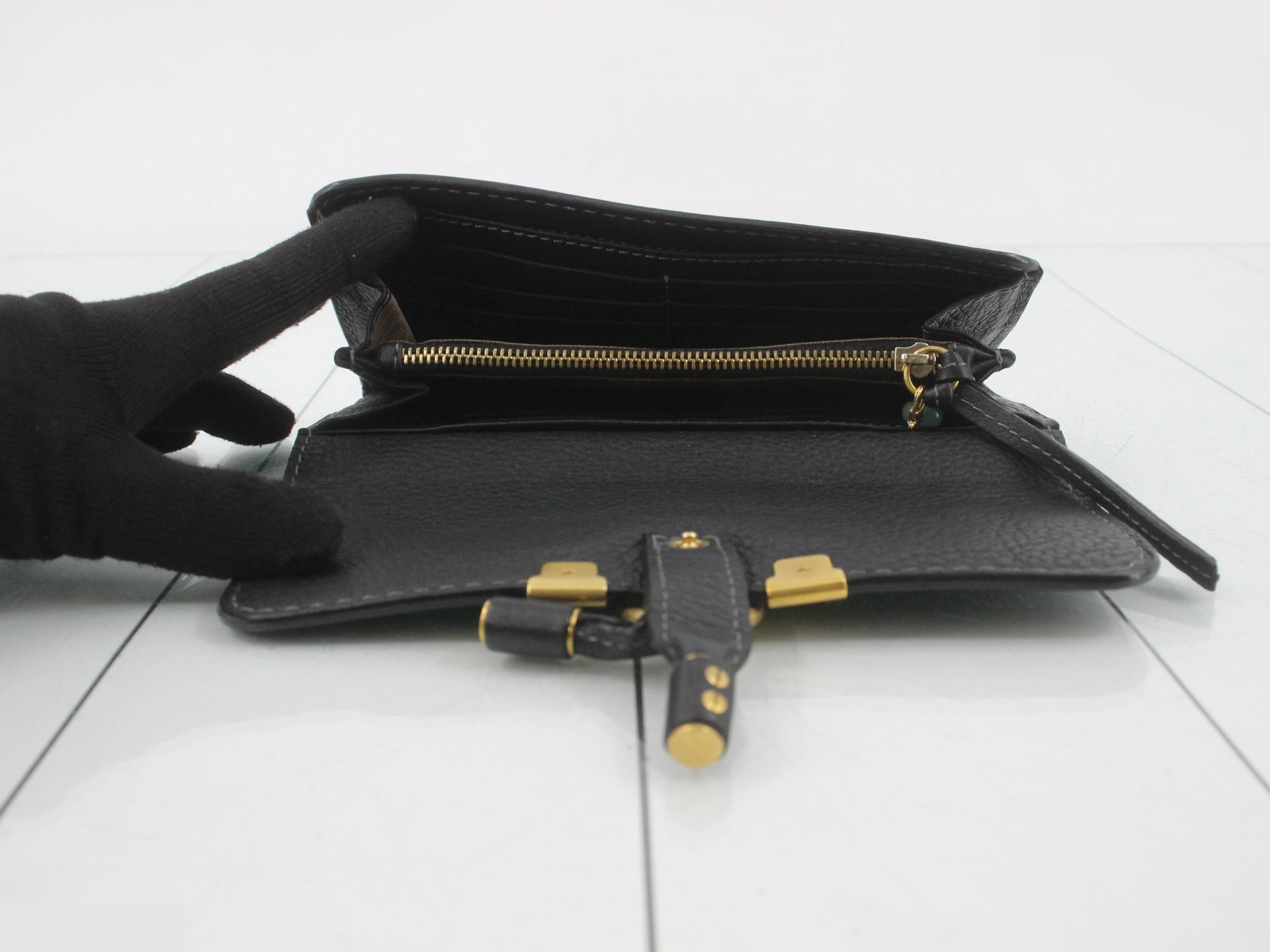 wallet — view 4