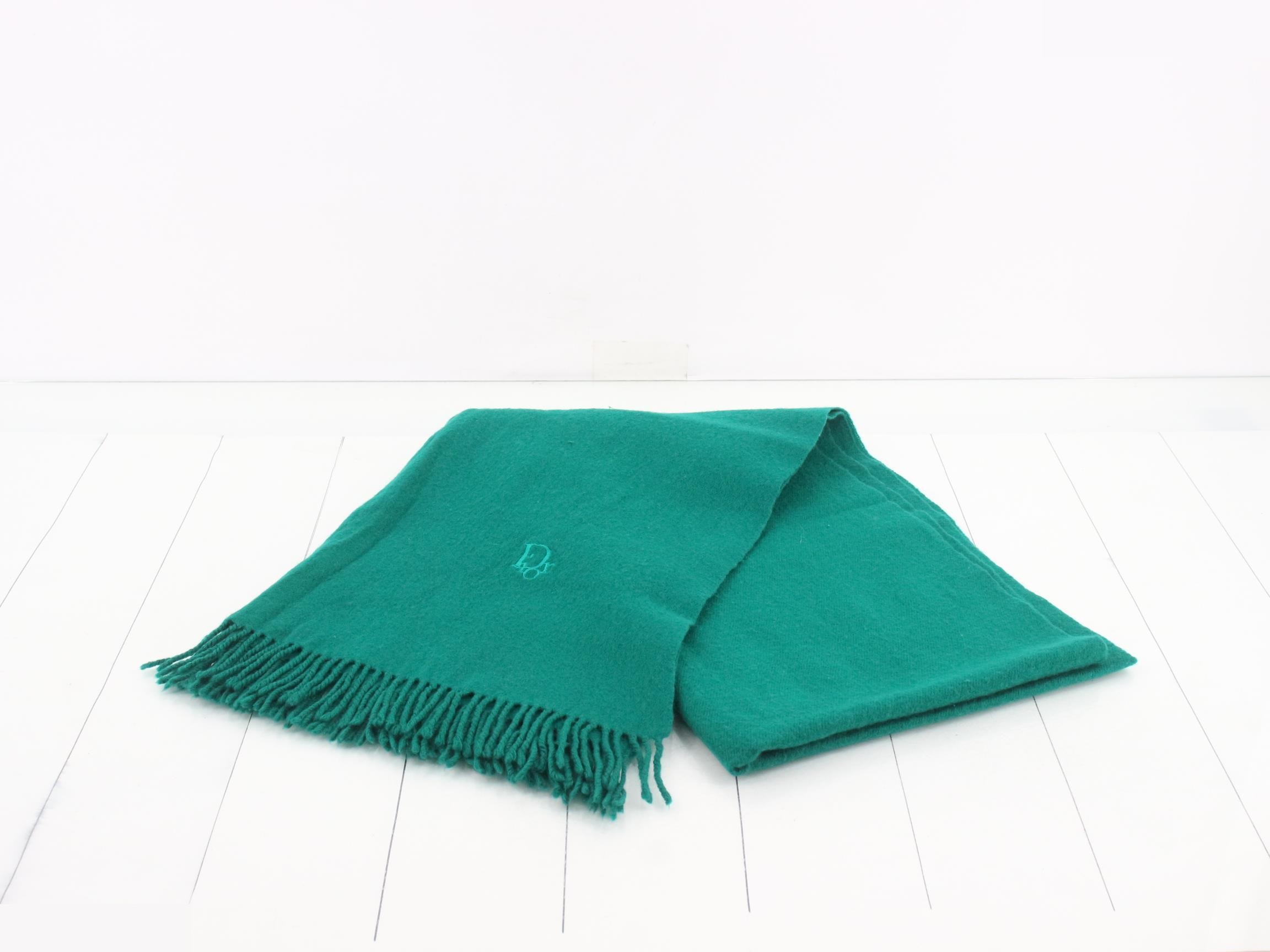 scarf, green, with embroidered logo. — view 2