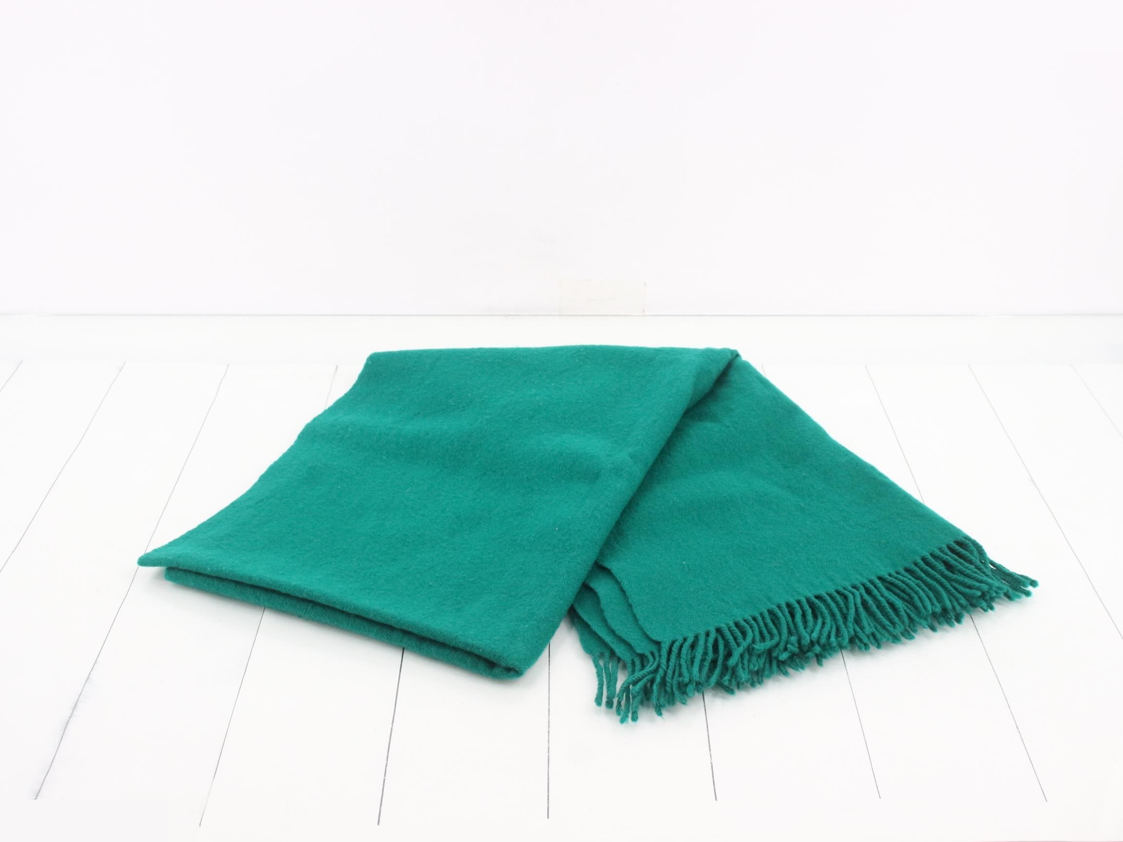 scarf, green, with embroidered logo. — view 3