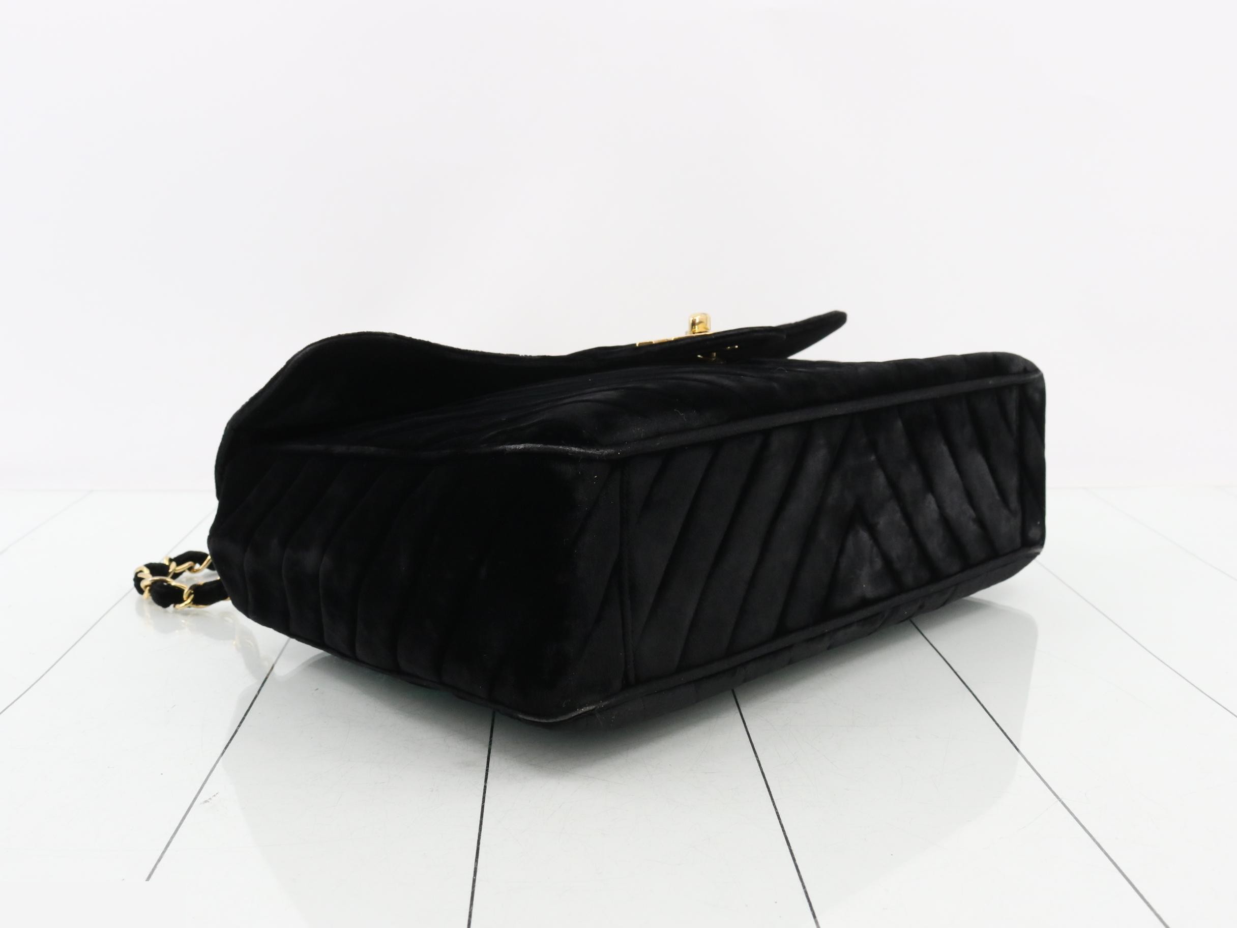 V-stitch velour shoulder bag, black — view 5