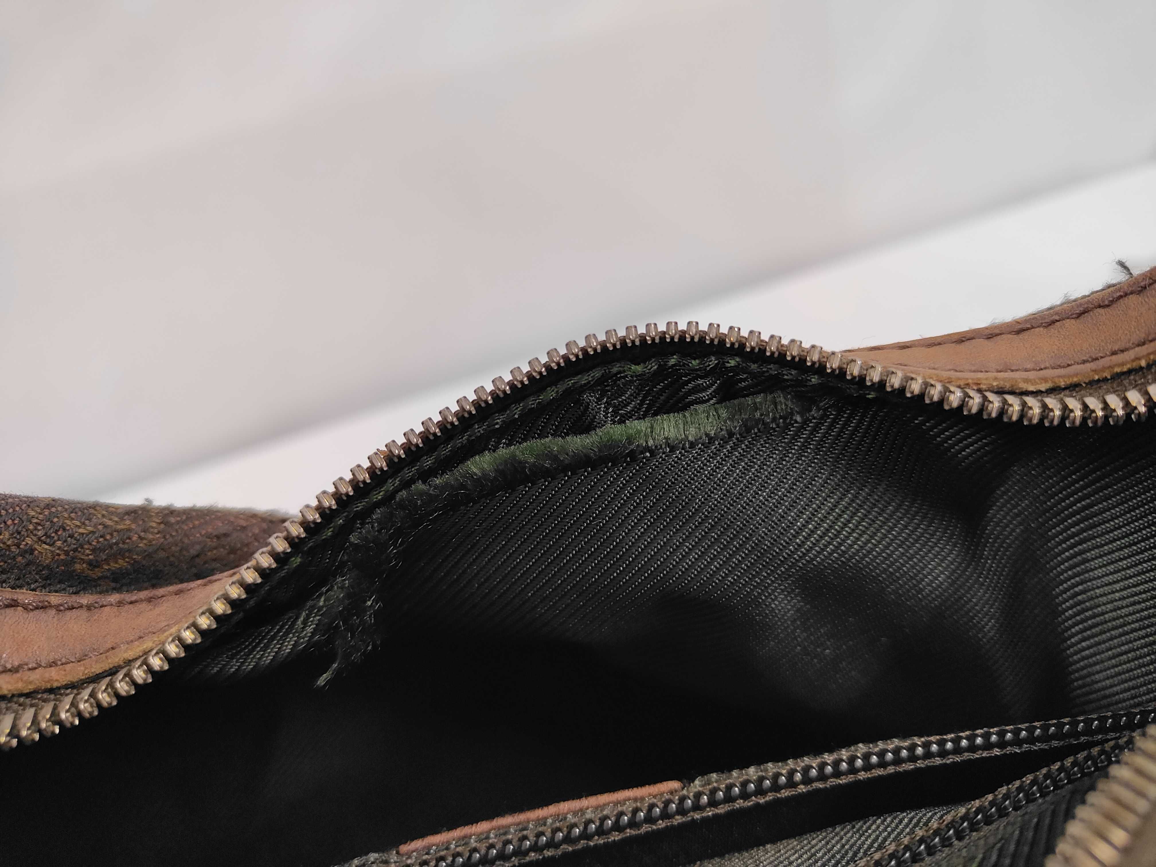 GG Canvas 101682 Shoulder Bag — view 11