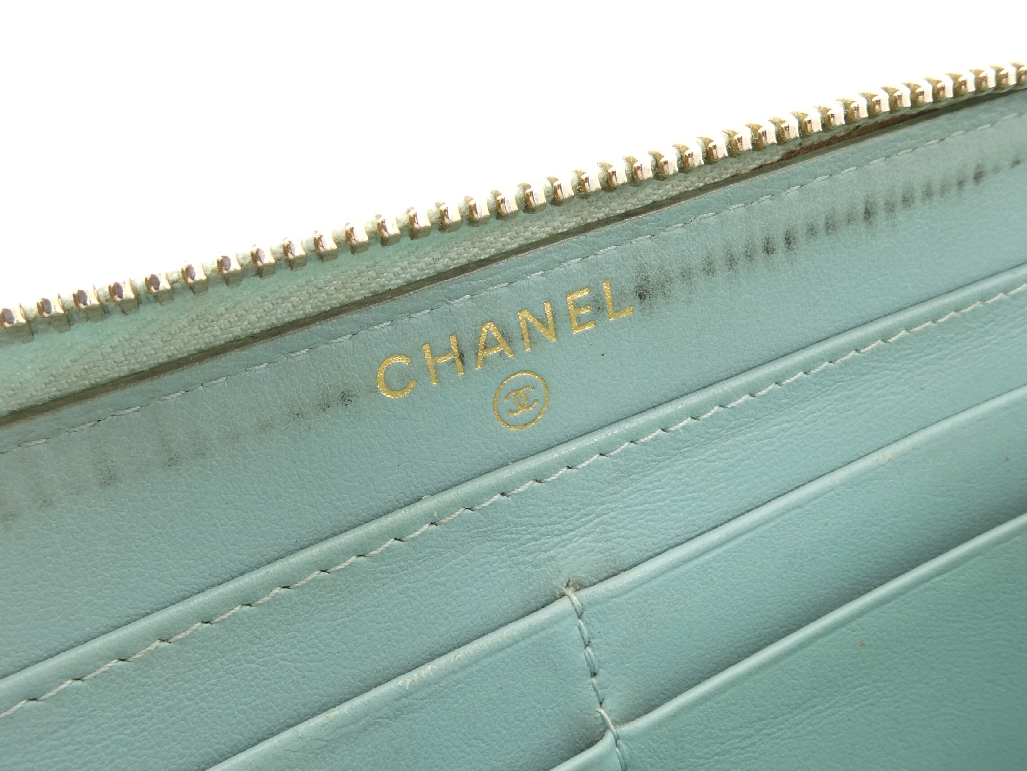 CC Filigree Matelassé Caviar Skin Round Zip Wallet — view 9