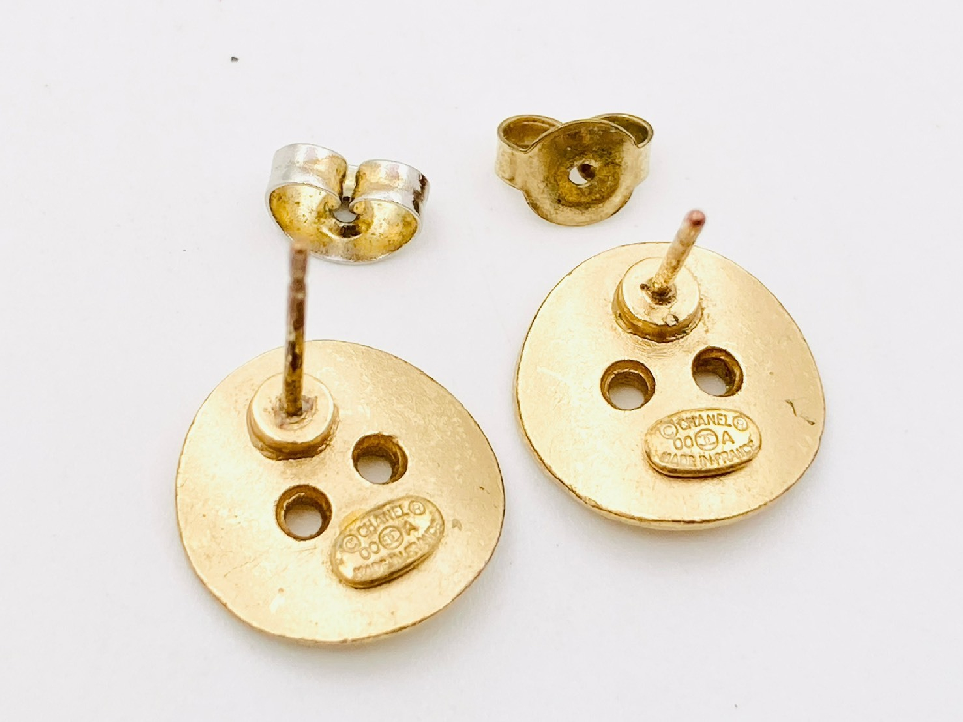 Logo Button Round Earrings 00A Gold Earrings — view 3