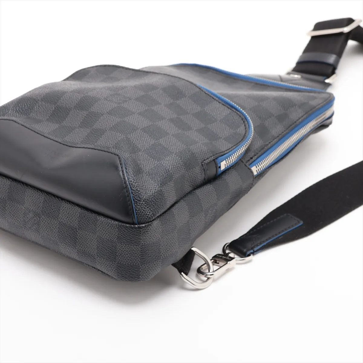 Damier Graphite Avenue Sling Bag N40008 MB5107 Black — view 3