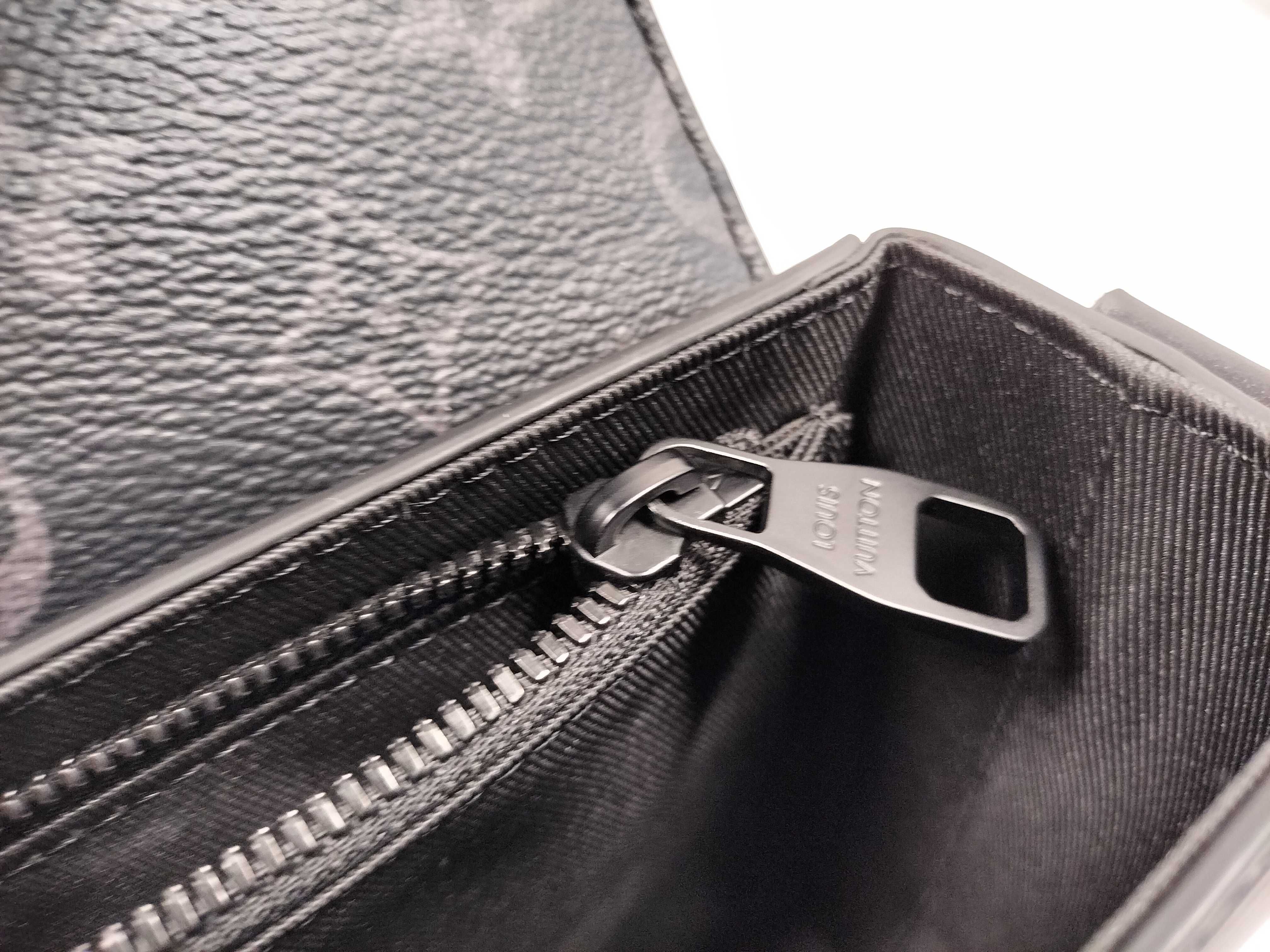 Epi New Flap Messenger Bag M58492 Black (RFID detected) — view 11
