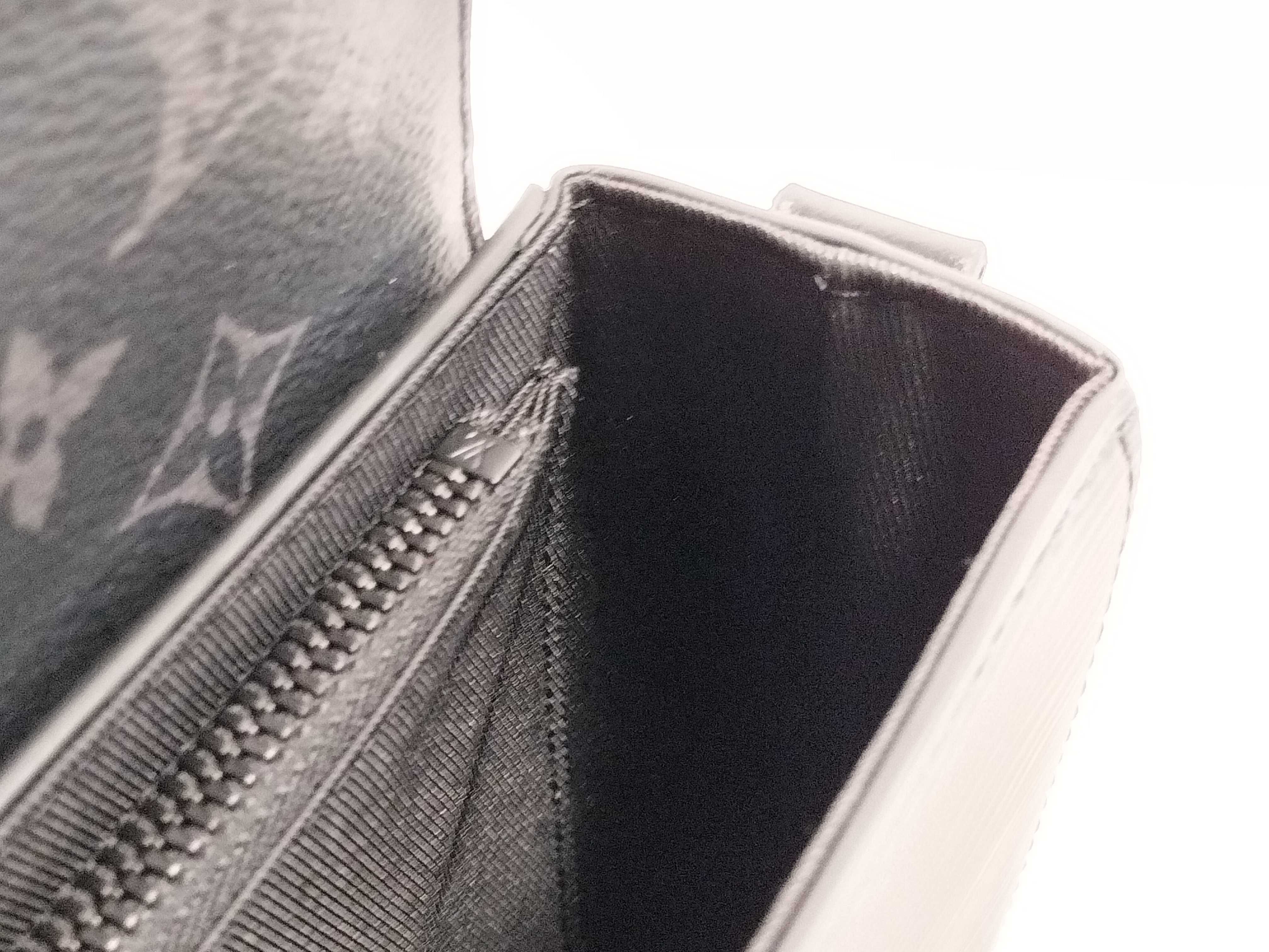 Epi New Flap Messenger Bag M58492 Black (RFID detected) — view 7