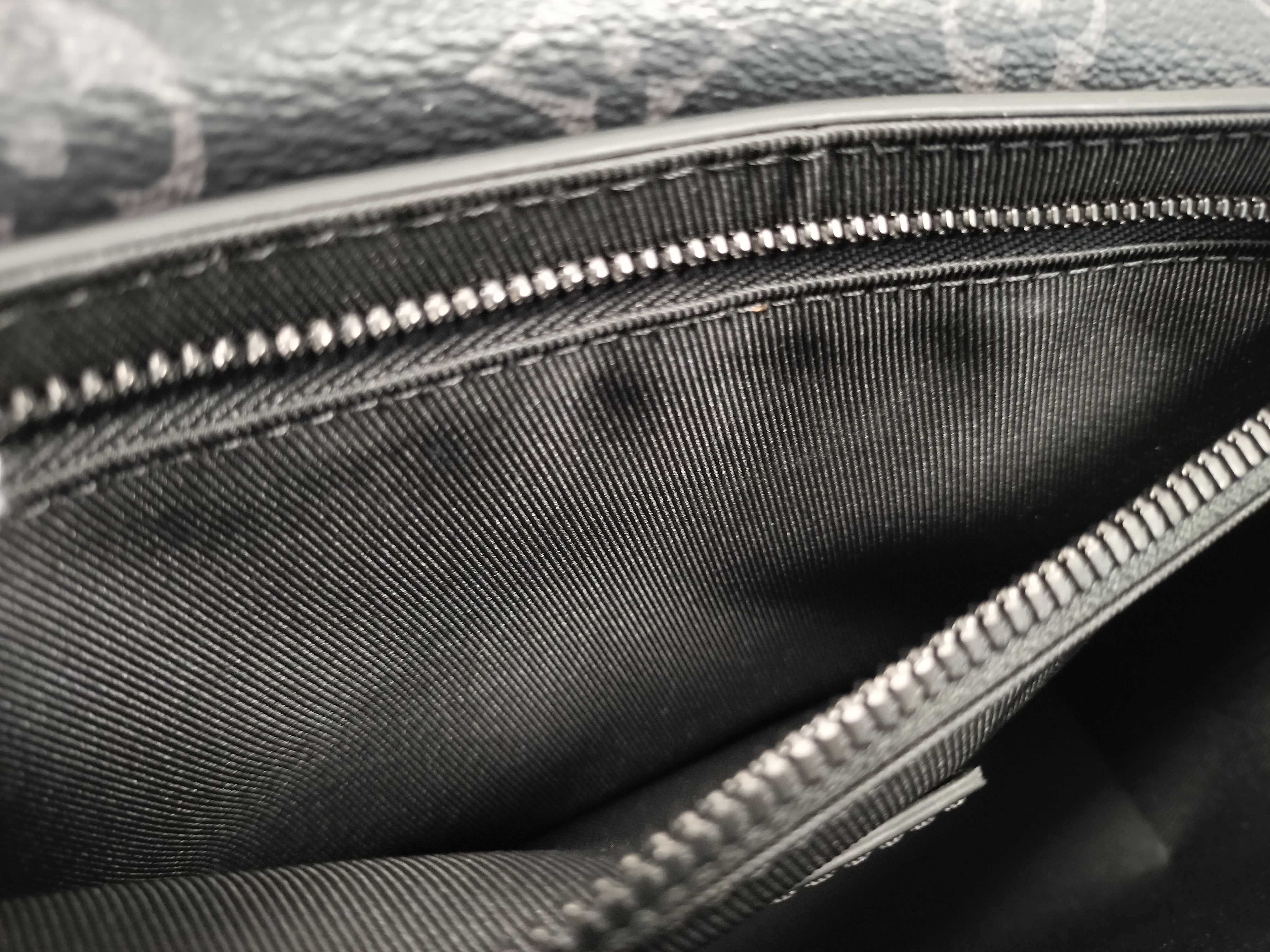Epi New Flap Messenger Bag M58492 Black (RFID detected) — view 9