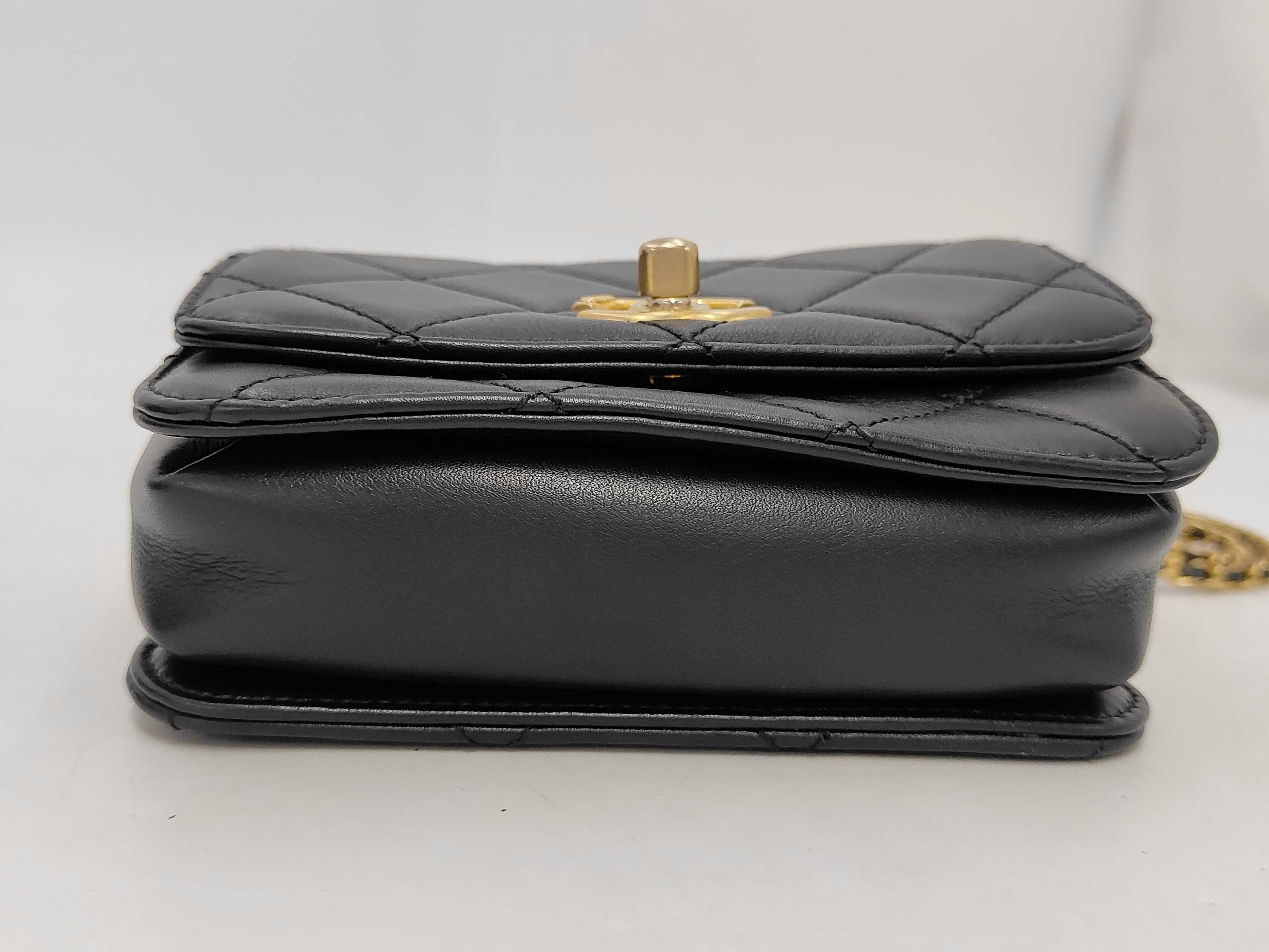 Matelassé Waist Bag Chain Shoulder Bag Lambskin Black Gold Hardware Shoulder Bag — view 3