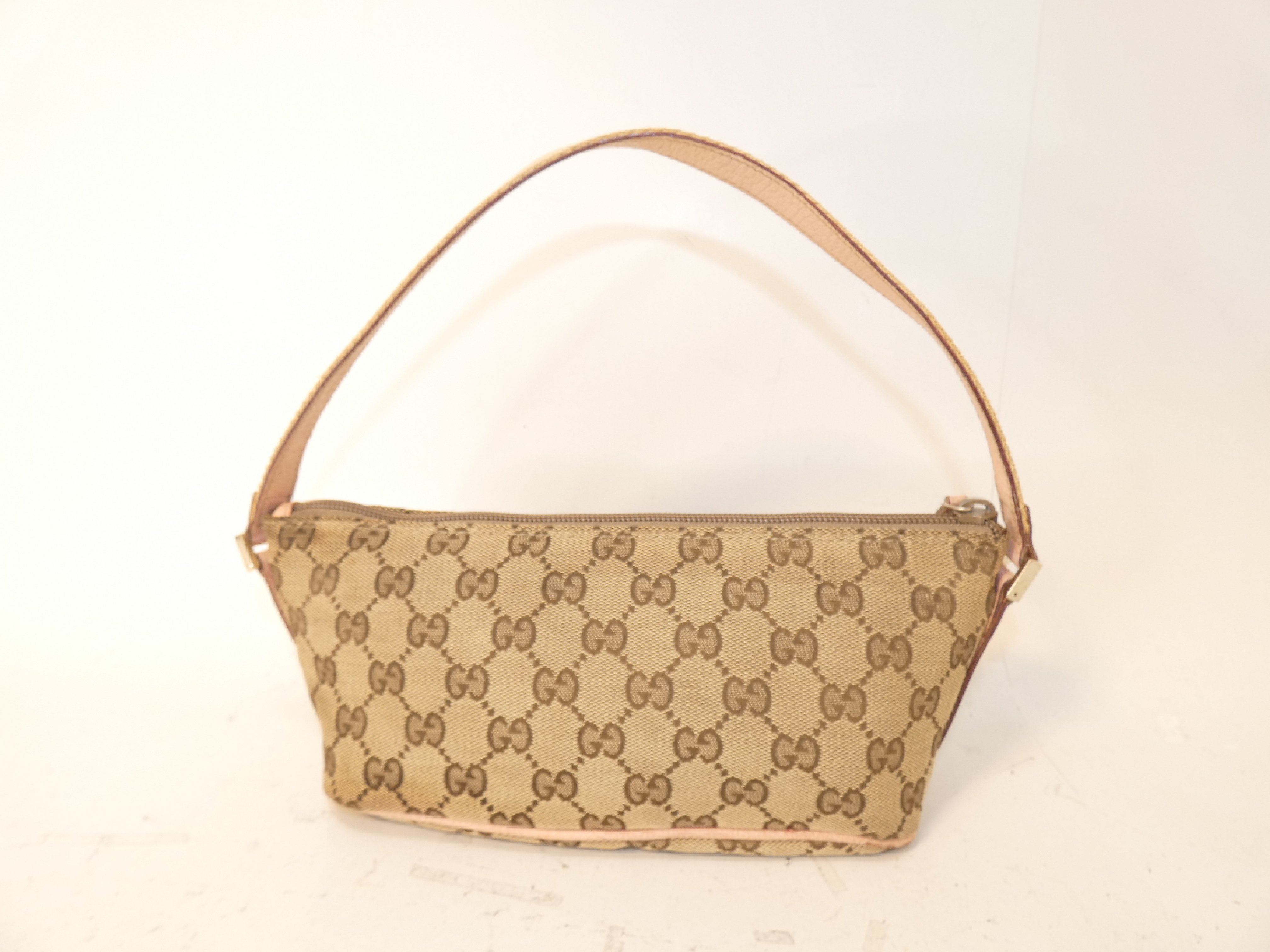 GG Canvas Accessoires Accesso One-Hand Pouch — view 2