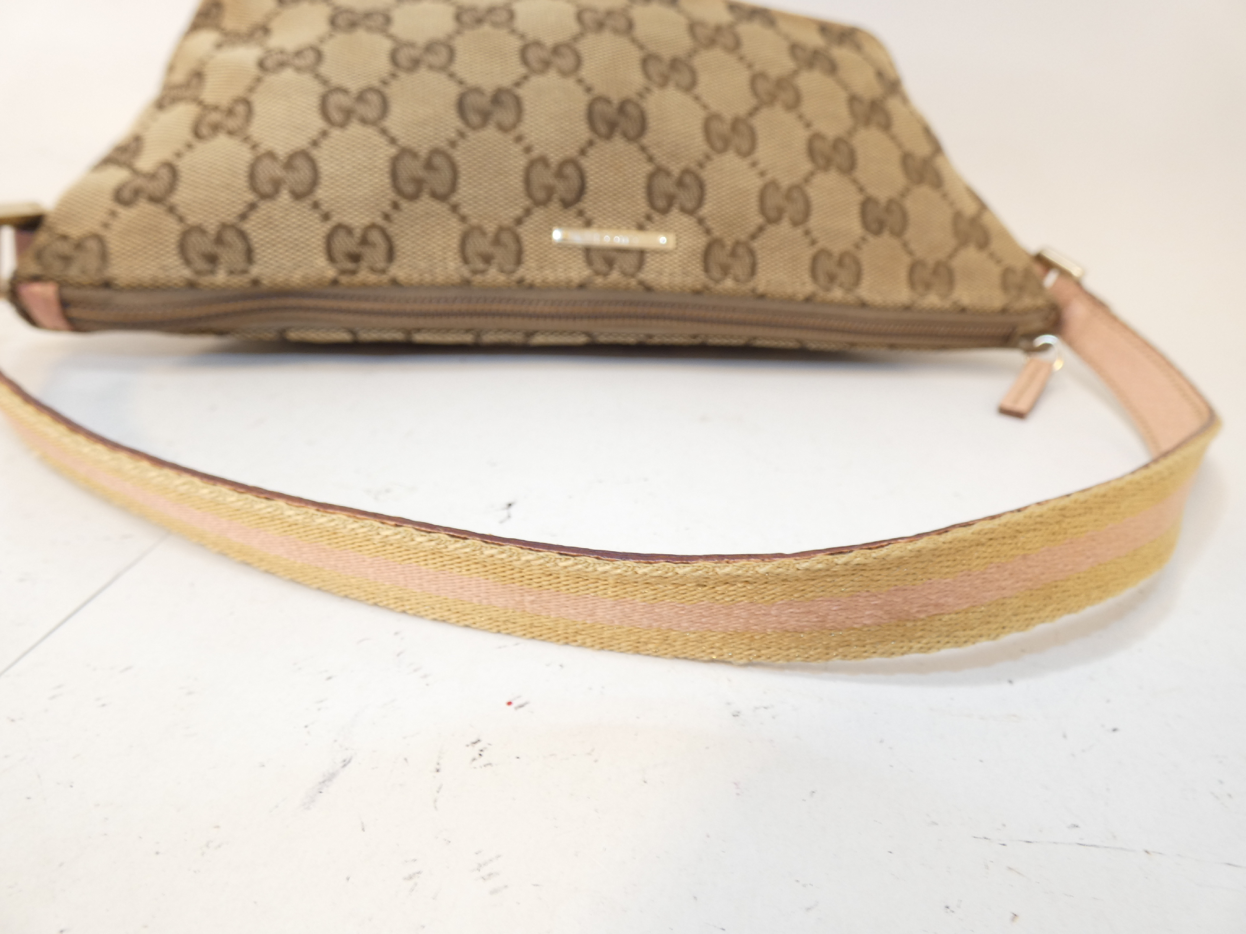 GG Canvas Accessoires Accesso One-Hand Pouch — view 4