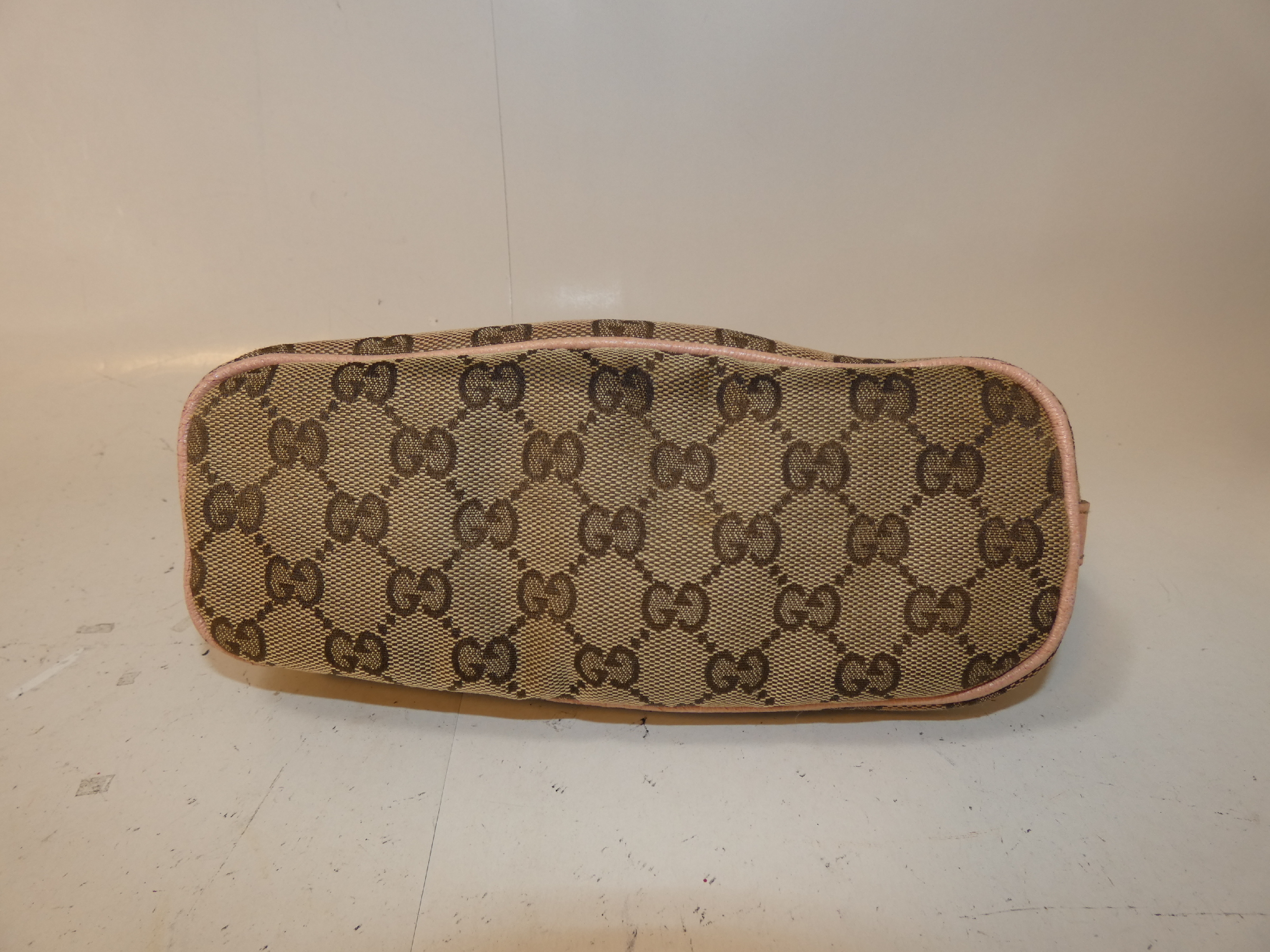 GG Canvas Accessoires Accesso One-Hand Pouch — view 5