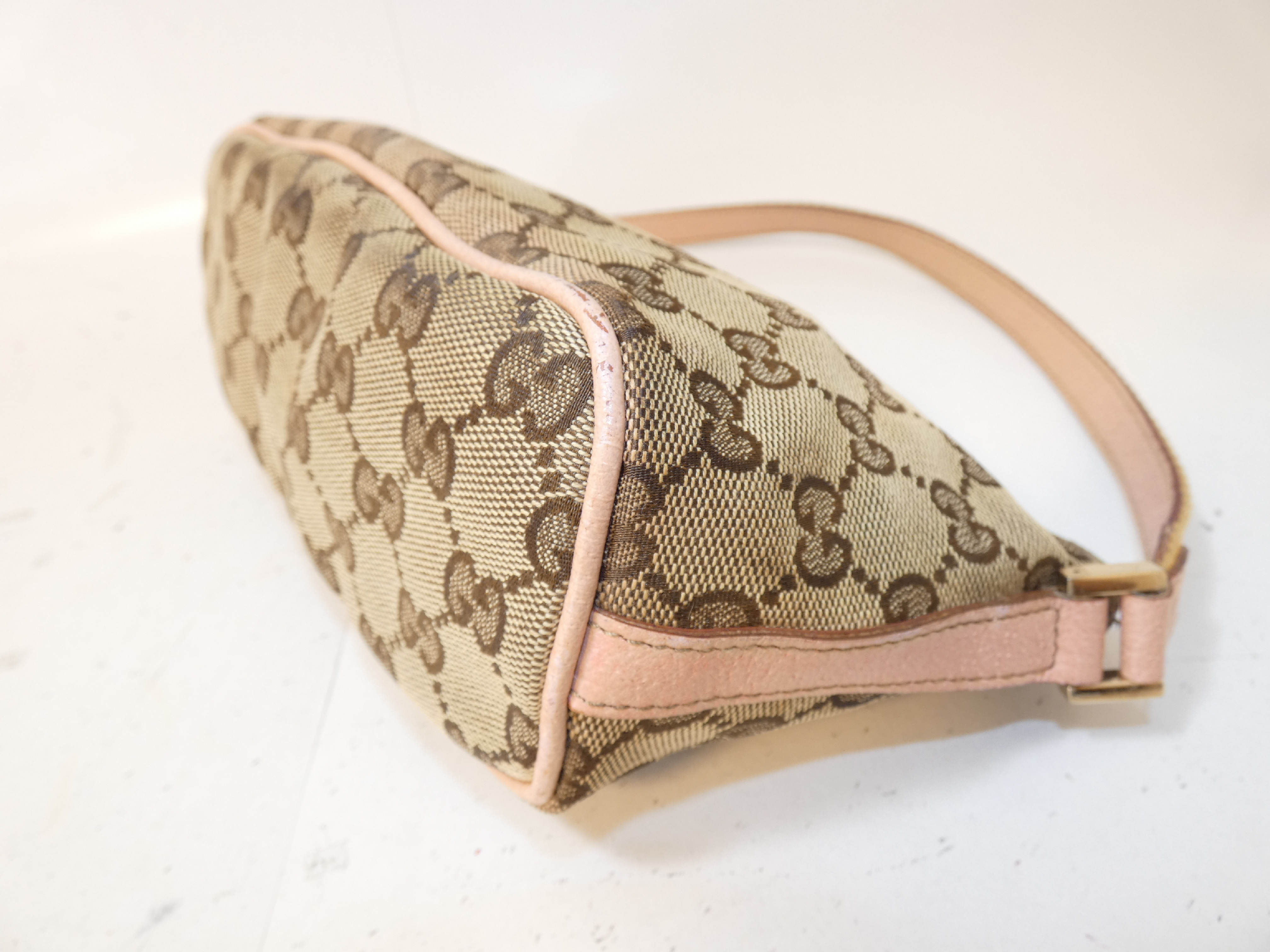 GG Canvas Accessoires Accesso One-Hand Pouch — view 7