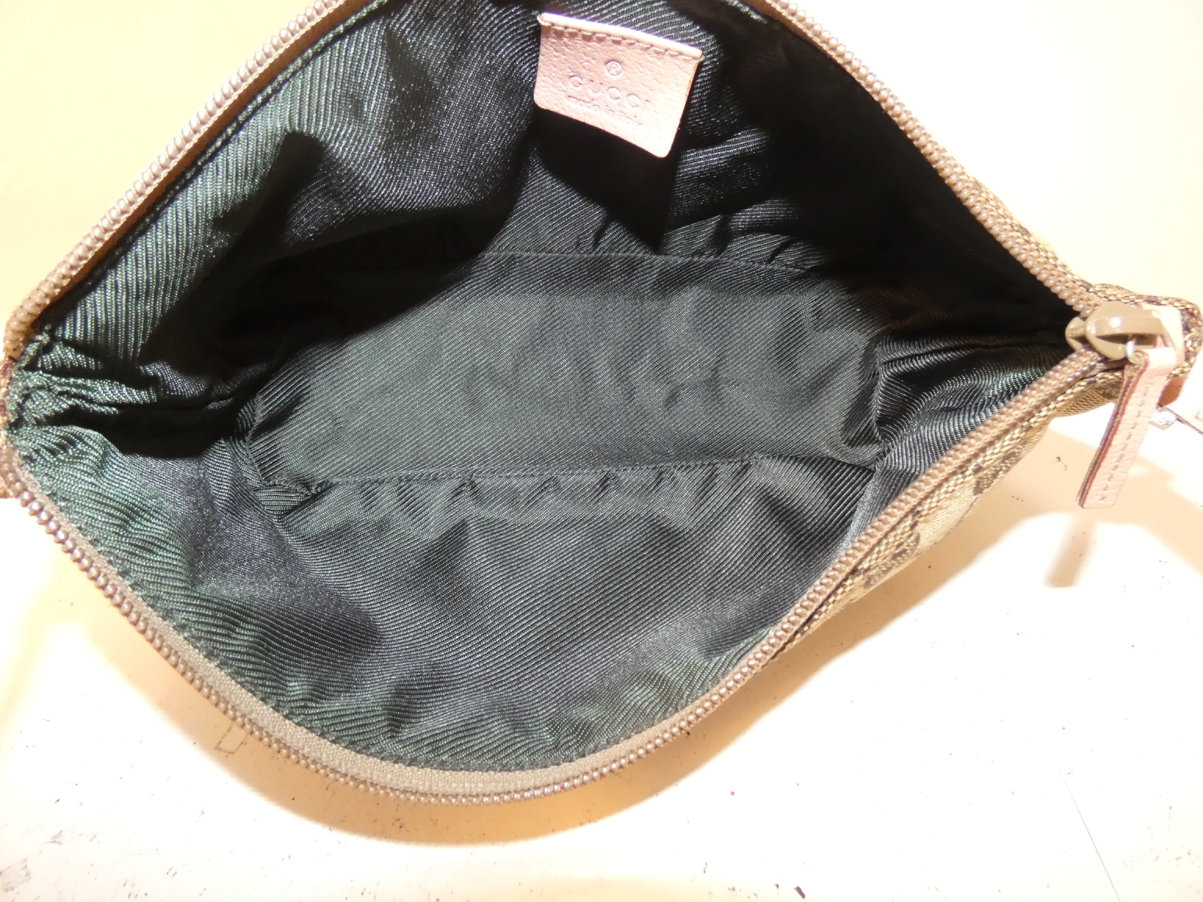 GG Canvas Accessoires Accesso One-Hand Pouch — view 8