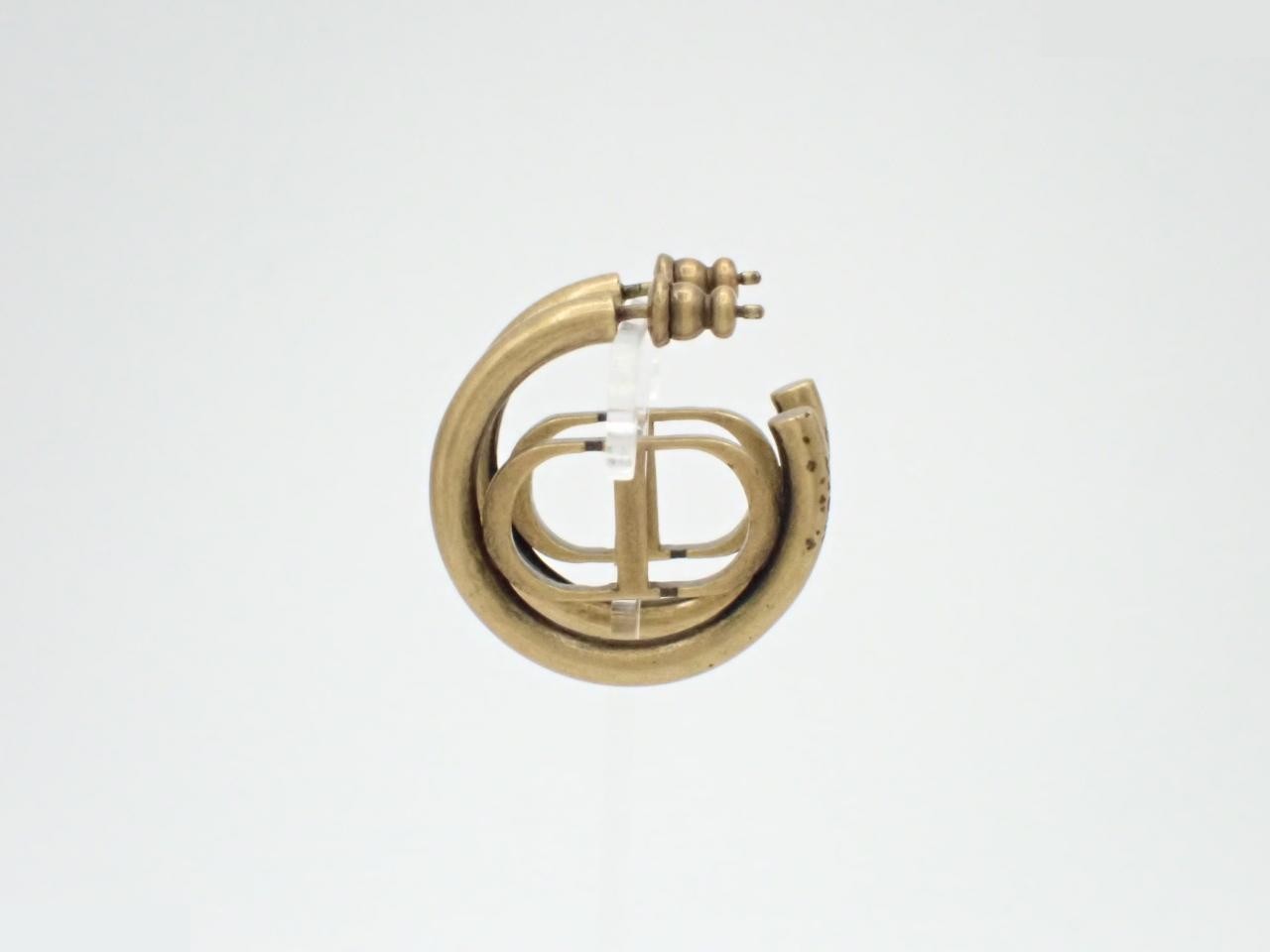 Gold earrings — view 3