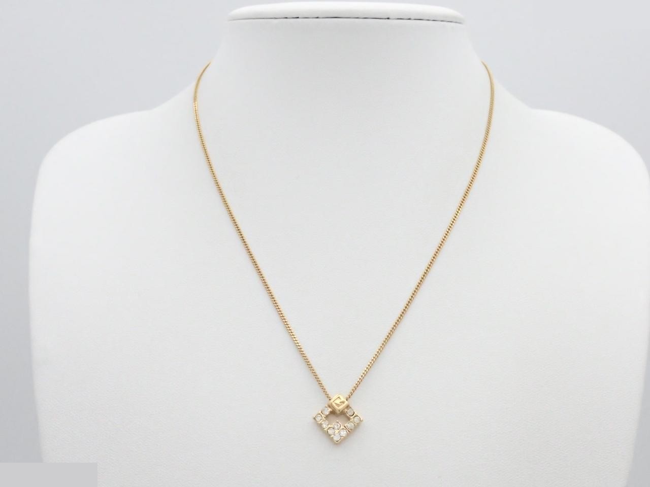 Other lines: Precious metals, necklaces, pendants, chains approximately 40cm long. — view 3