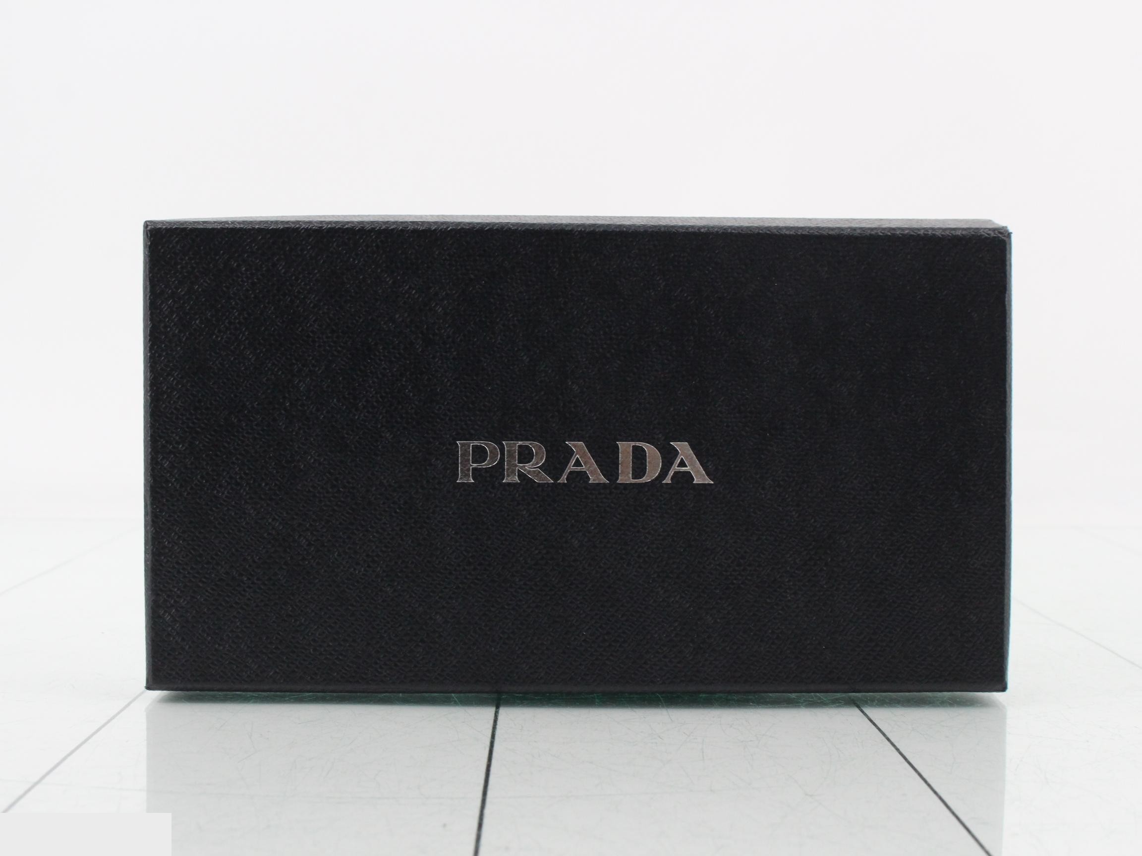 Boxed, quilted, other line bags and wallets. — view 5
