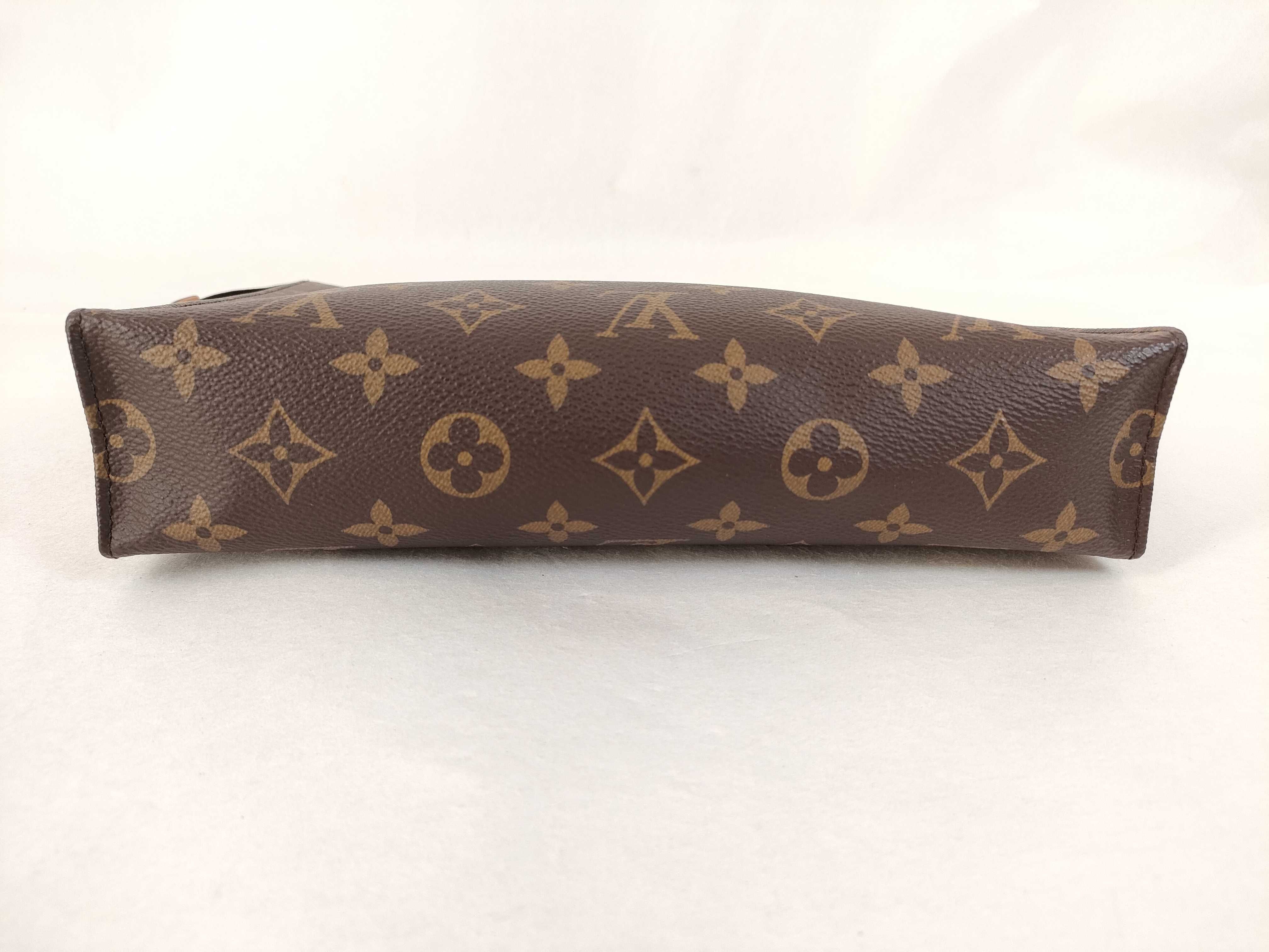 VN- Monogram Pochette Toilette 26 M47542 Pouch — view 4