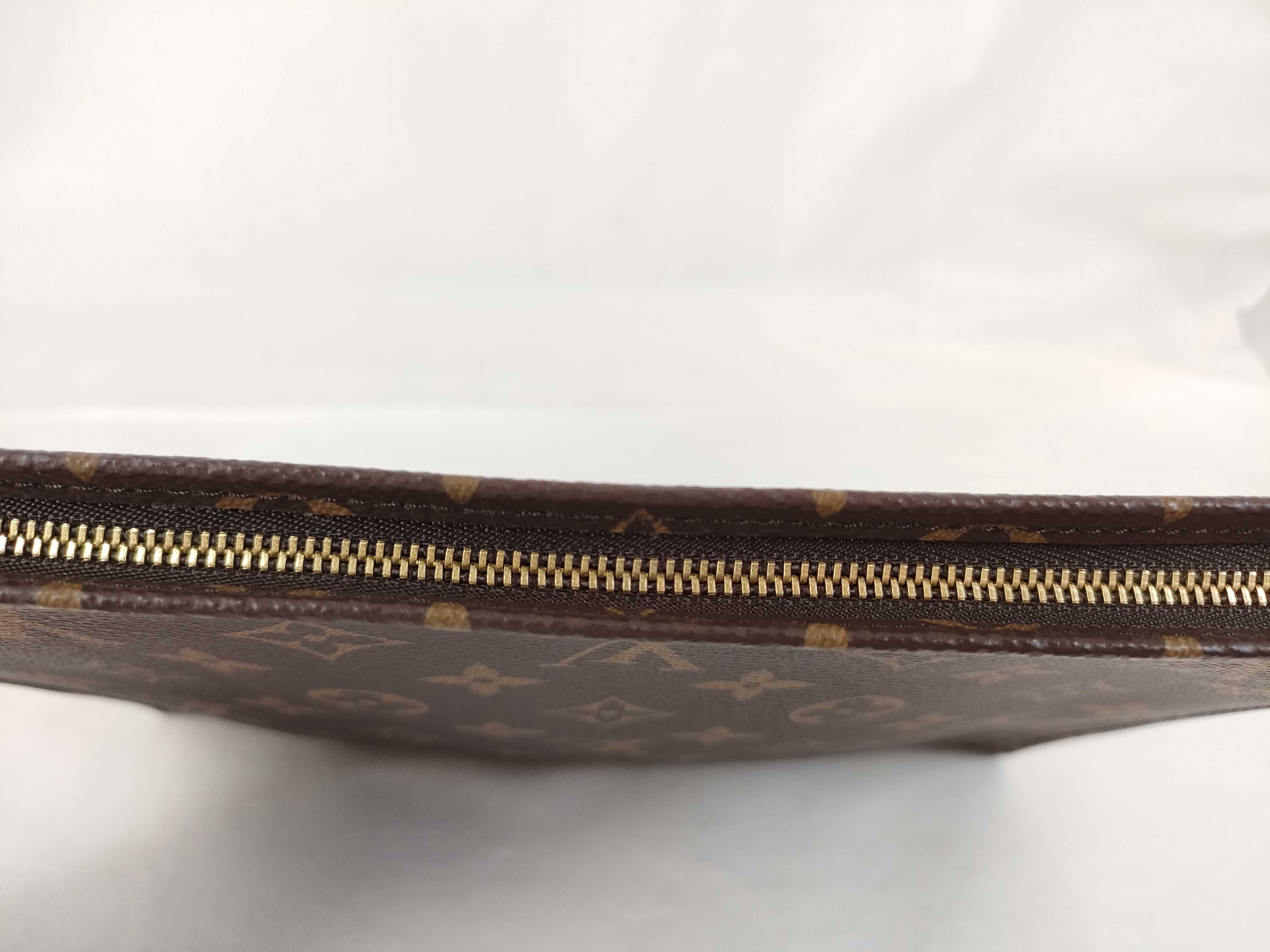 VN- Monogram Pochette Toilette 26 M47542 Pouch — view 5