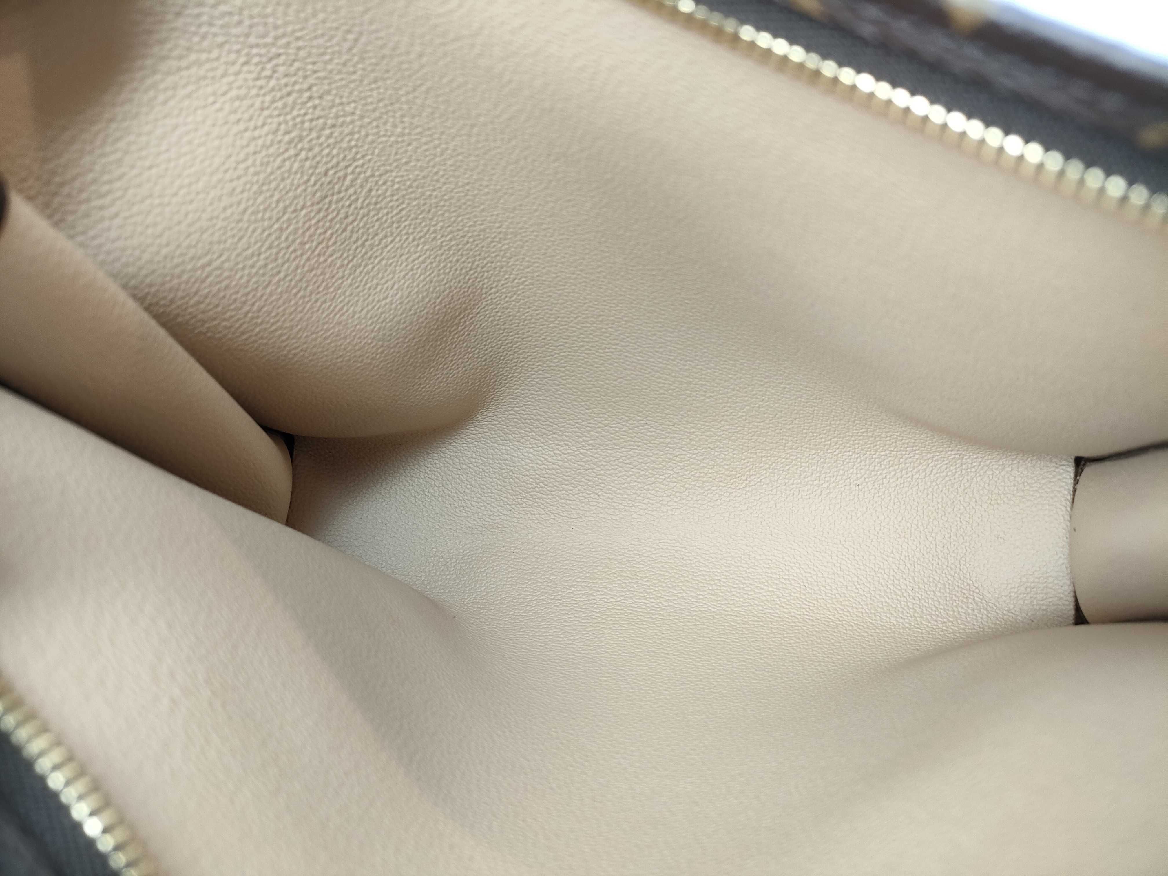 VN- Monogram Pochette Toilette 26 M47542 Pouch — view 6
