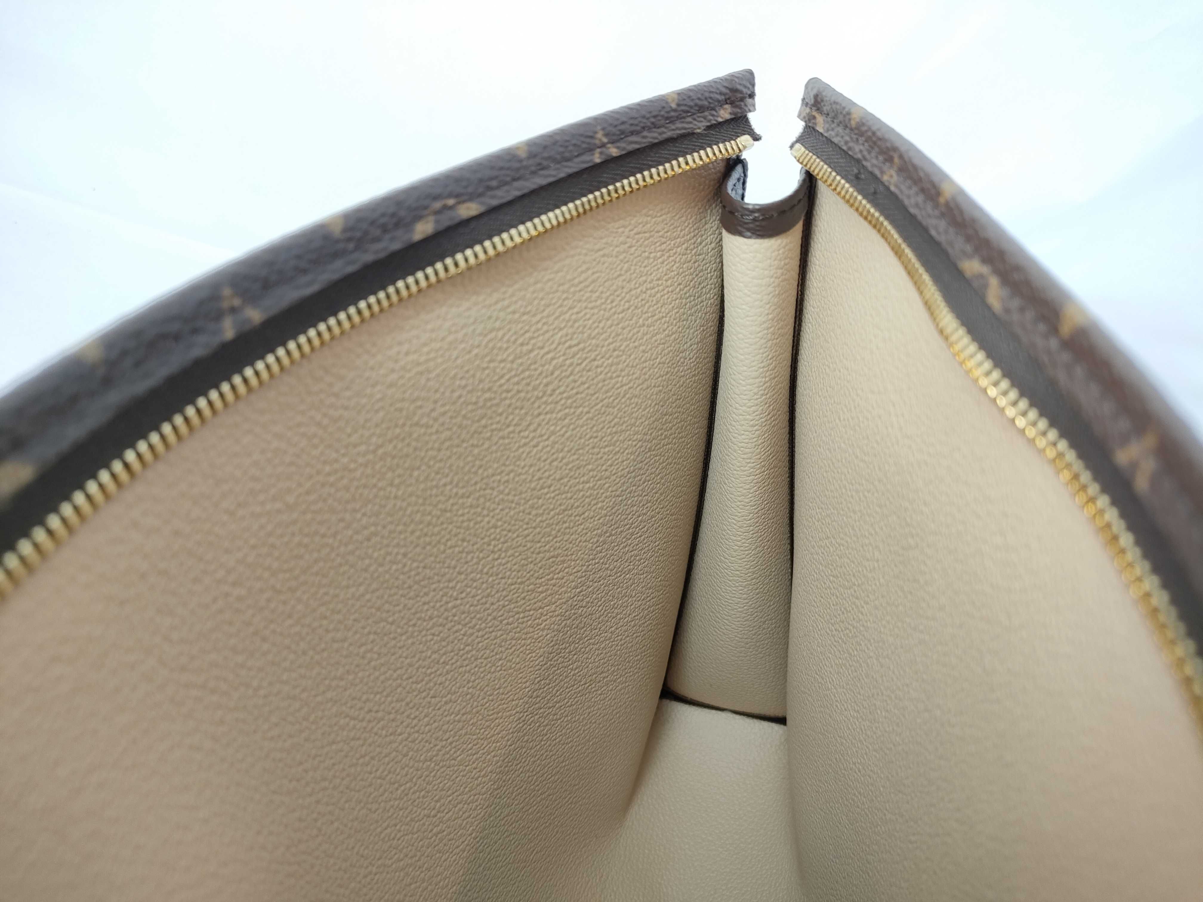 VN- Monogram Pochette Toilette 26 M47542 Pouch — view 7