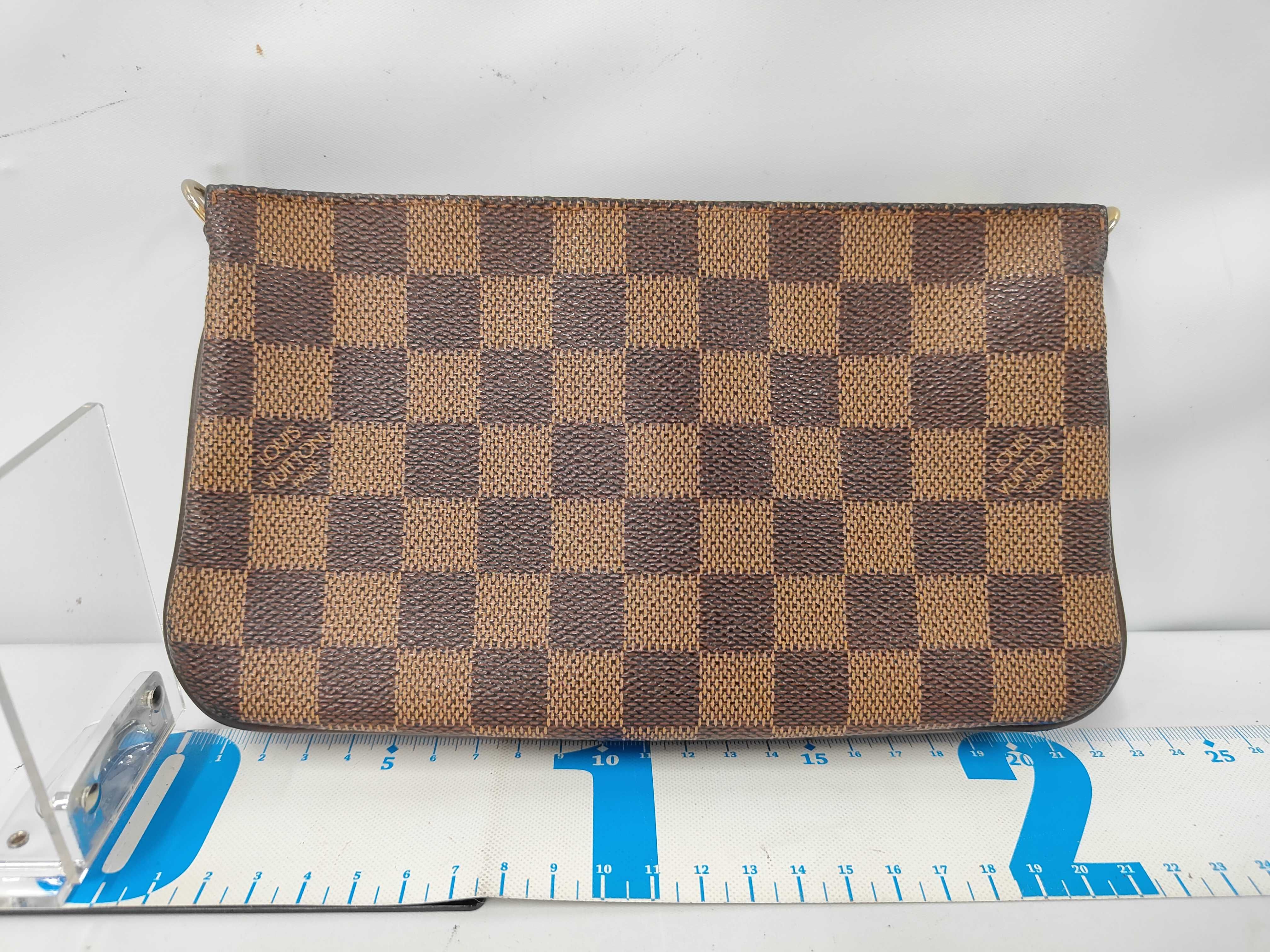LV Damier Pouch (Handle detached) — view 2