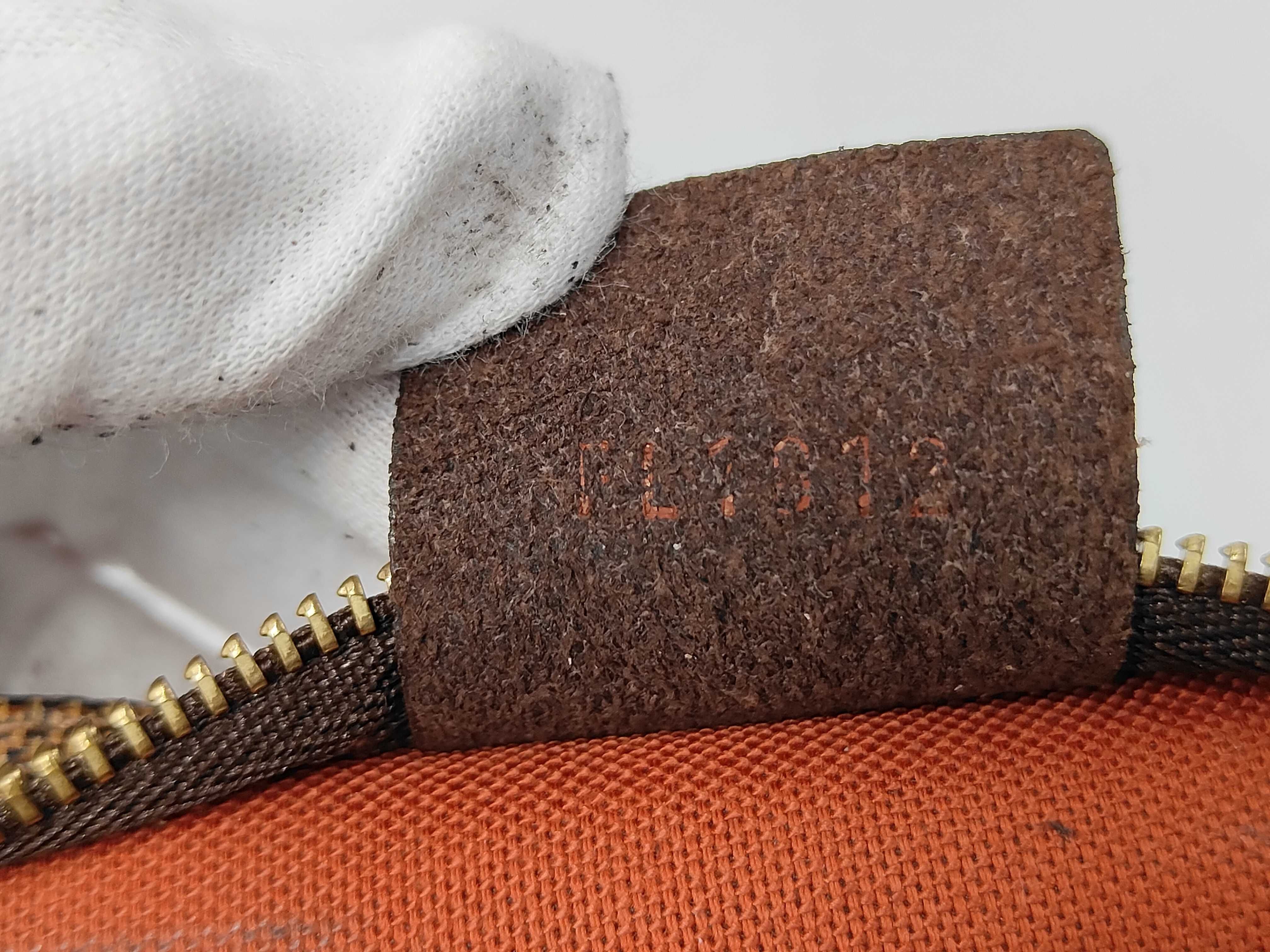 LV Damier Pouch (Handle detached) — view 11