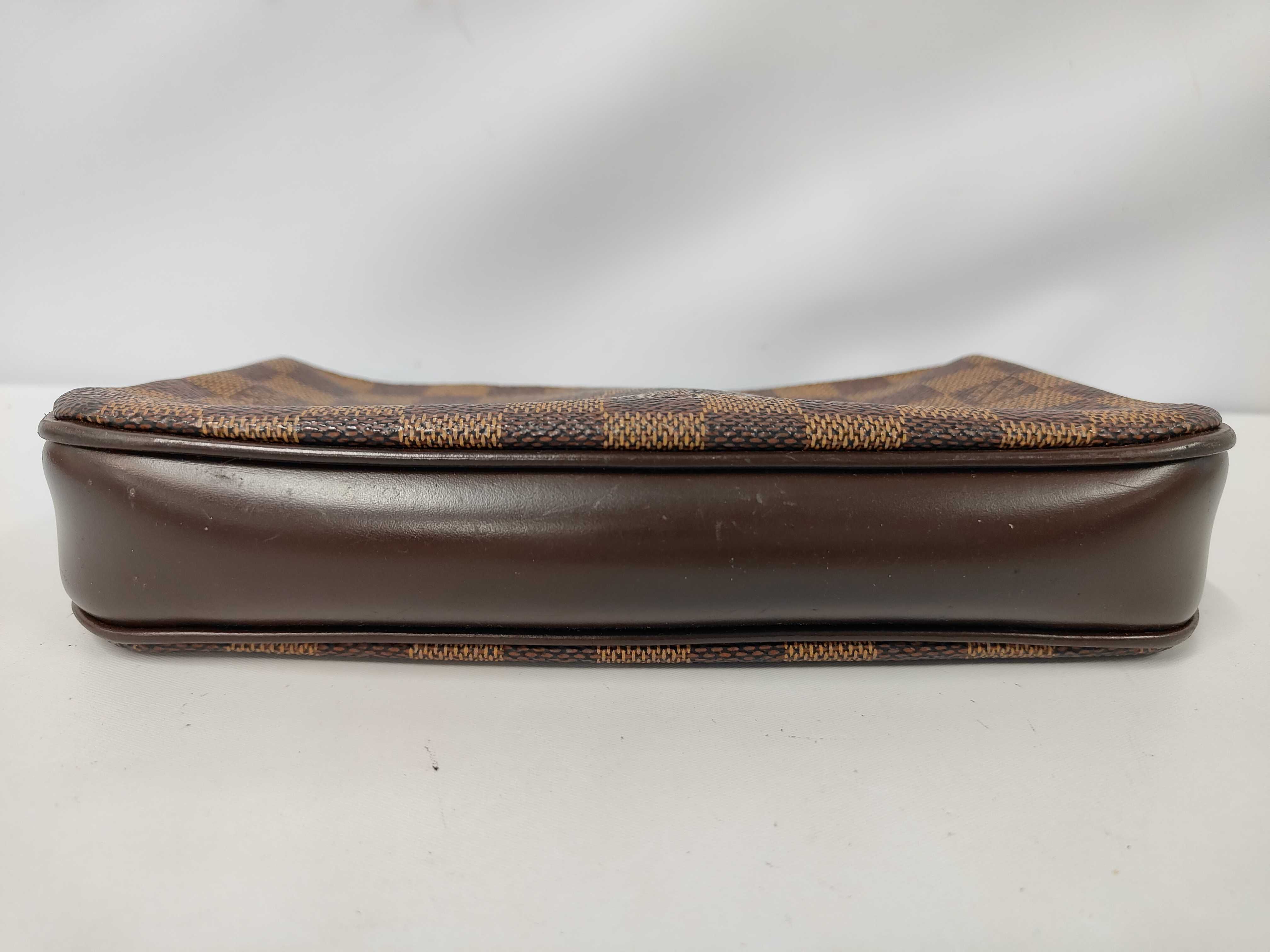 LV Damier Pouch (Handle detached) — view 3