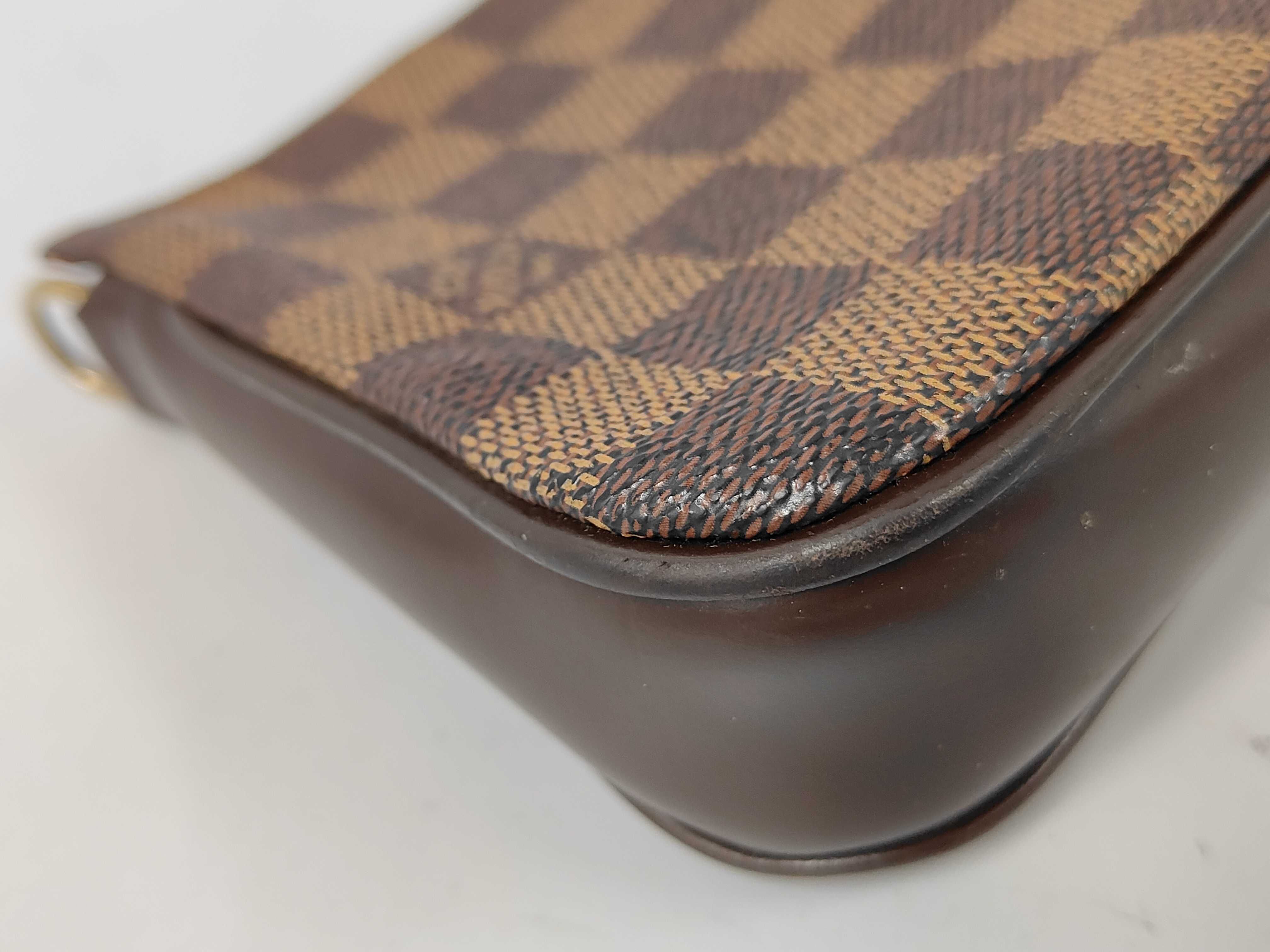 LV Damier Pouch (Handle detached) — view 4