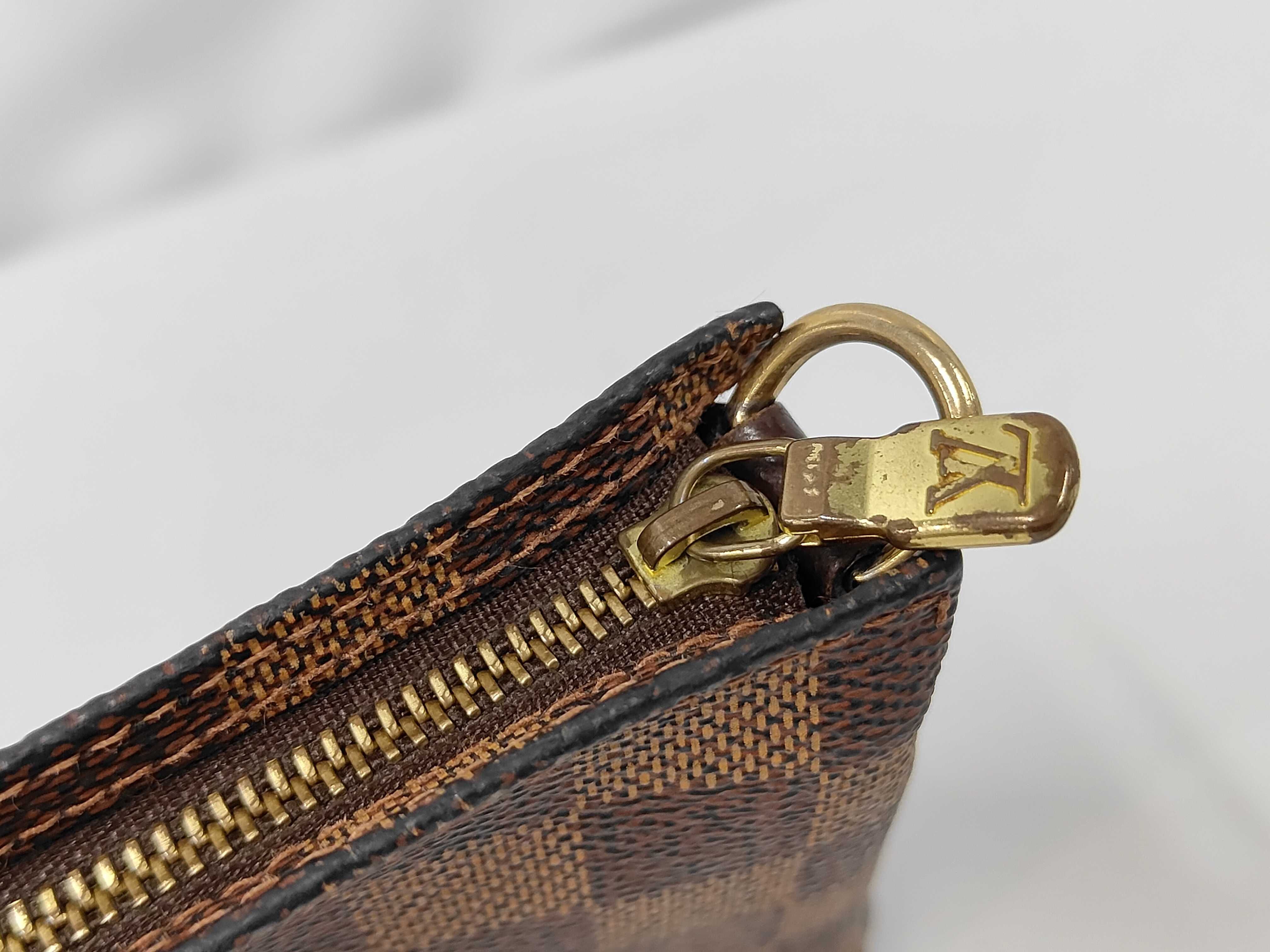 LV Damier Pouch (Handle detached) — view 5
