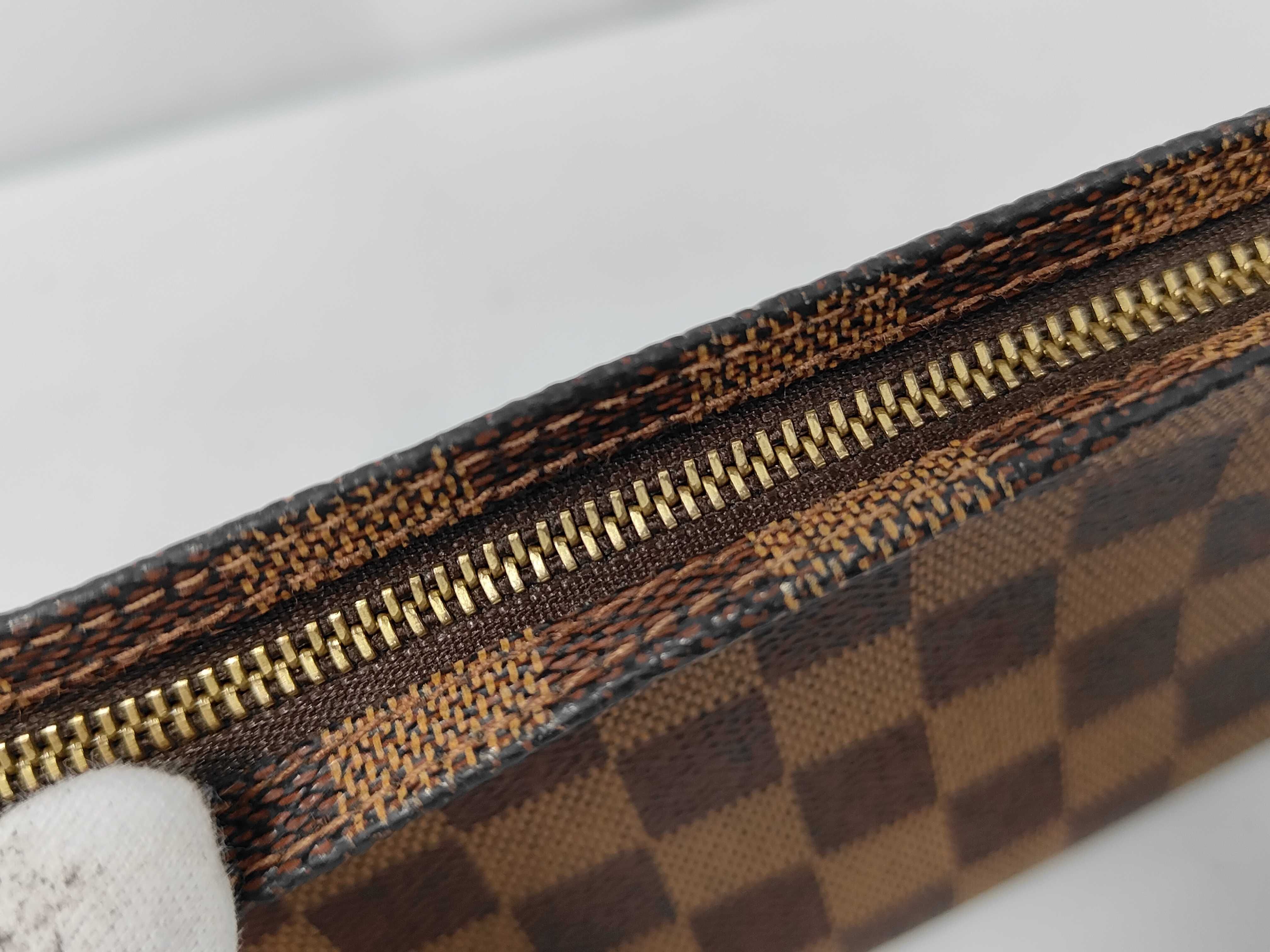 LV Damier Pouch (Handle detached) — view 6