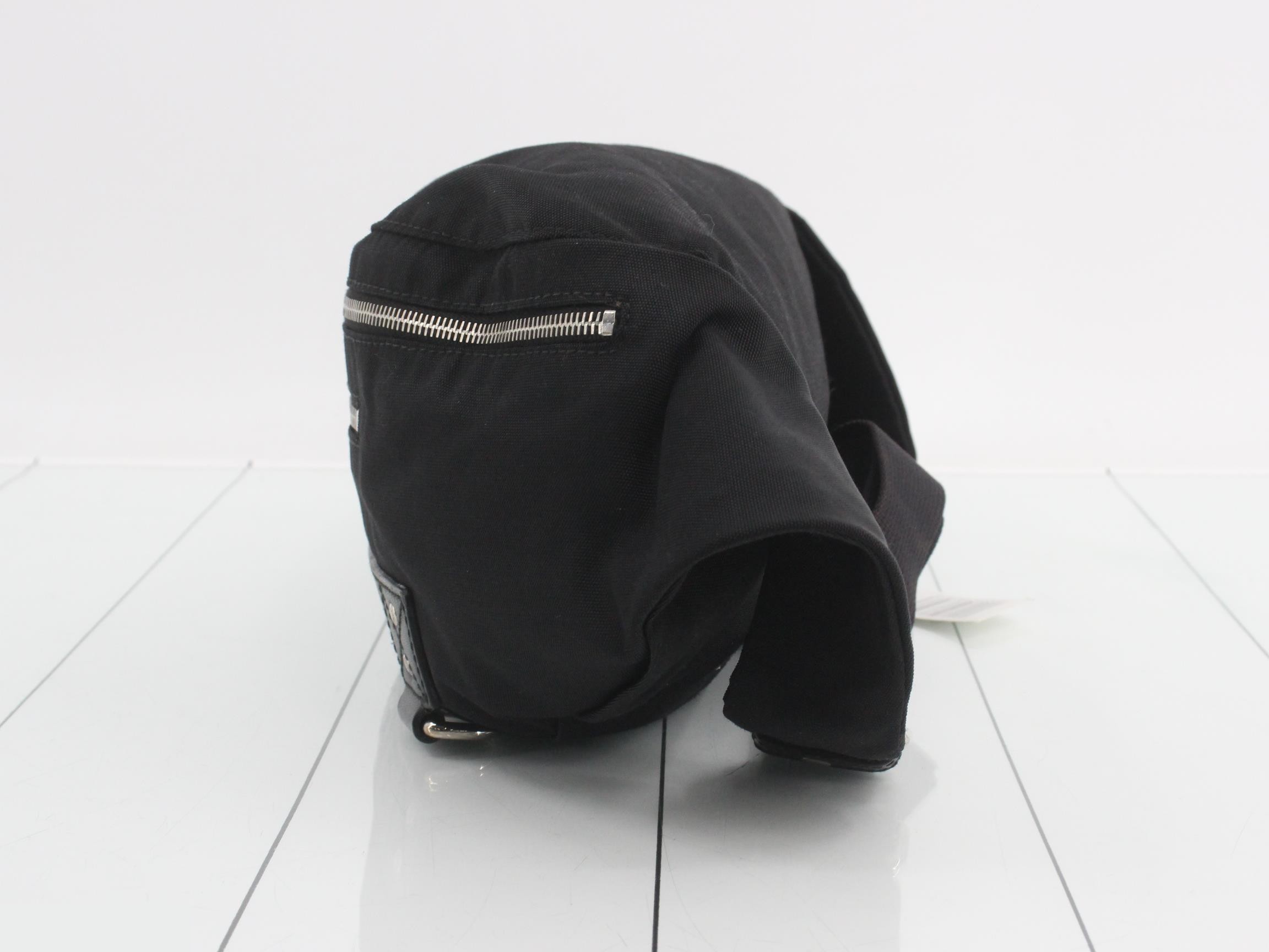 Logo body bag — view 3