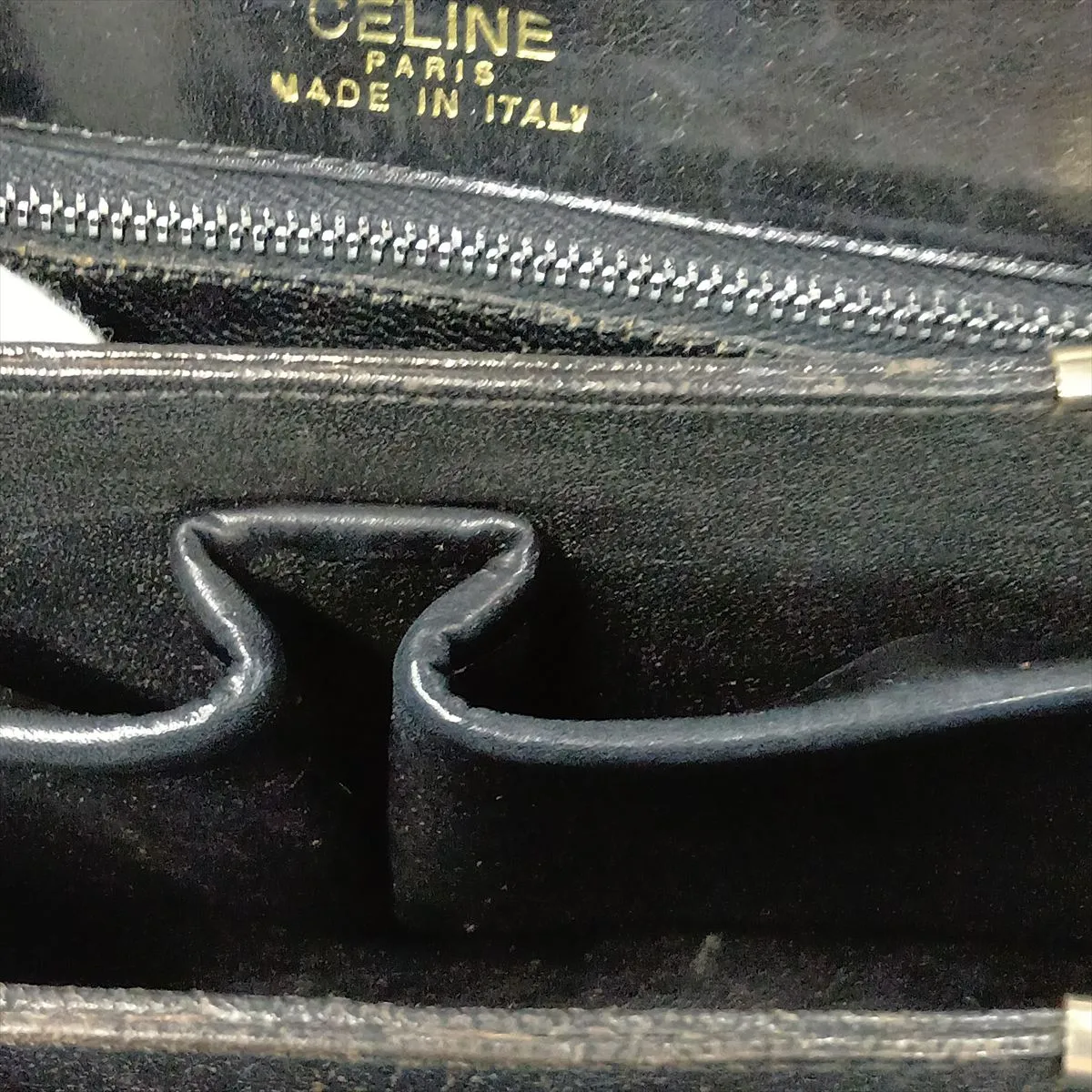 leather shoulder bag with carriage hardware, black. — view 15