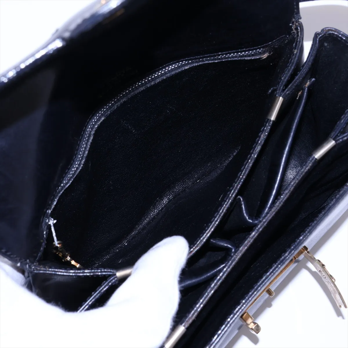 leather shoulder bag with carriage hardware, black. — view 8