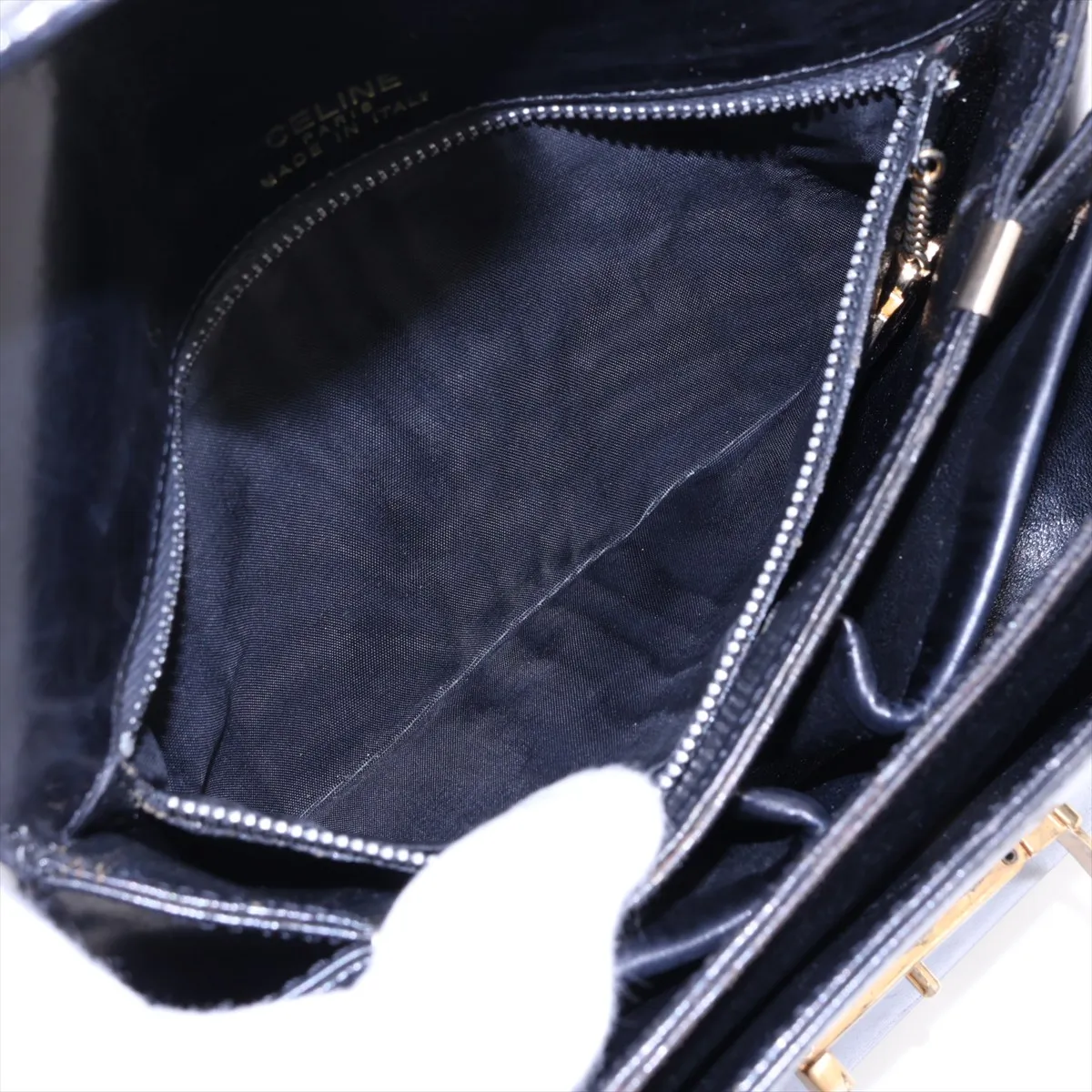 leather shoulder bag with carriage hardware, black. — view 9