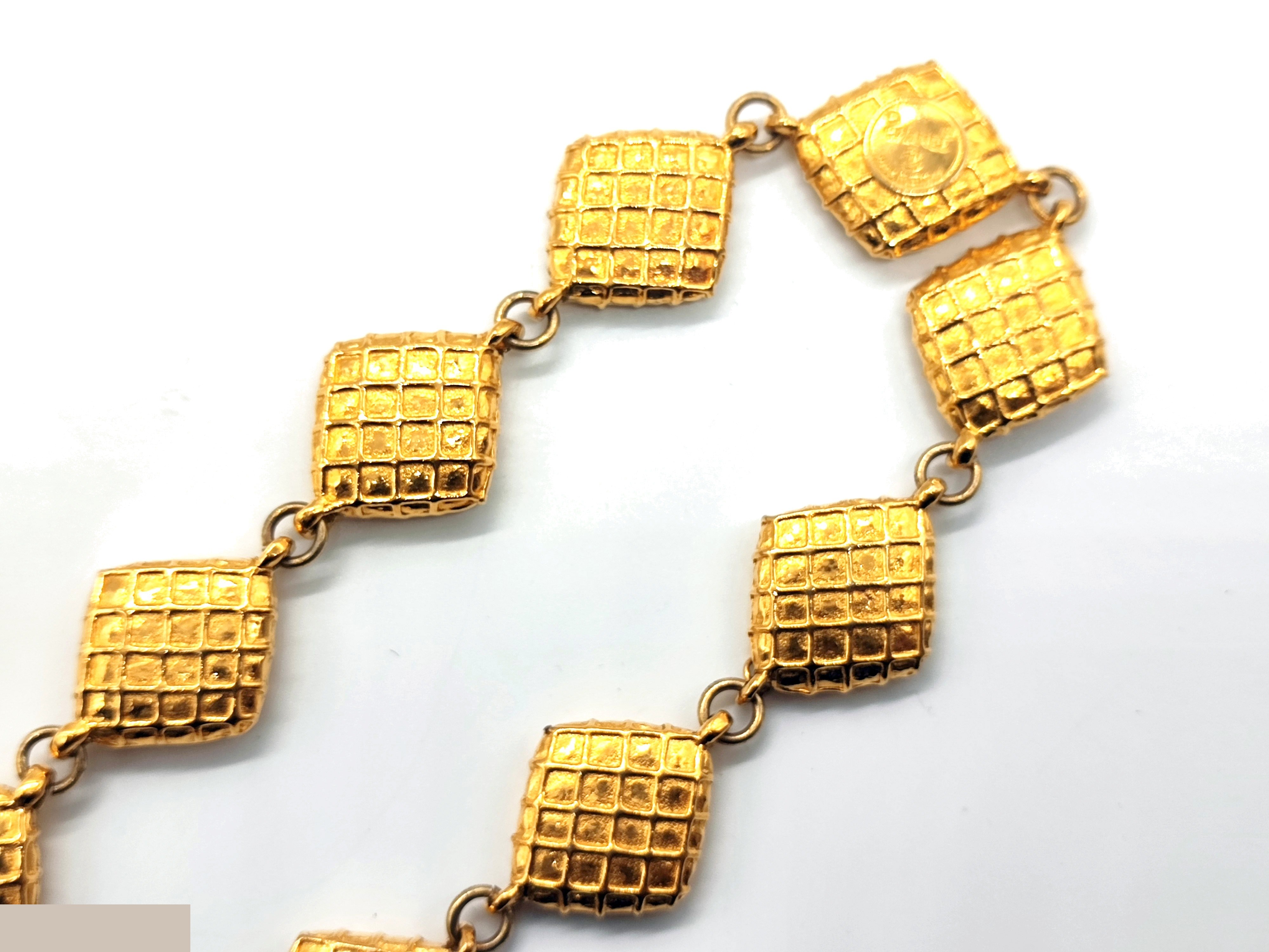 Matelassé diamond-shaped 13-strand necklace, neck circumference approximately 38cm — view 5