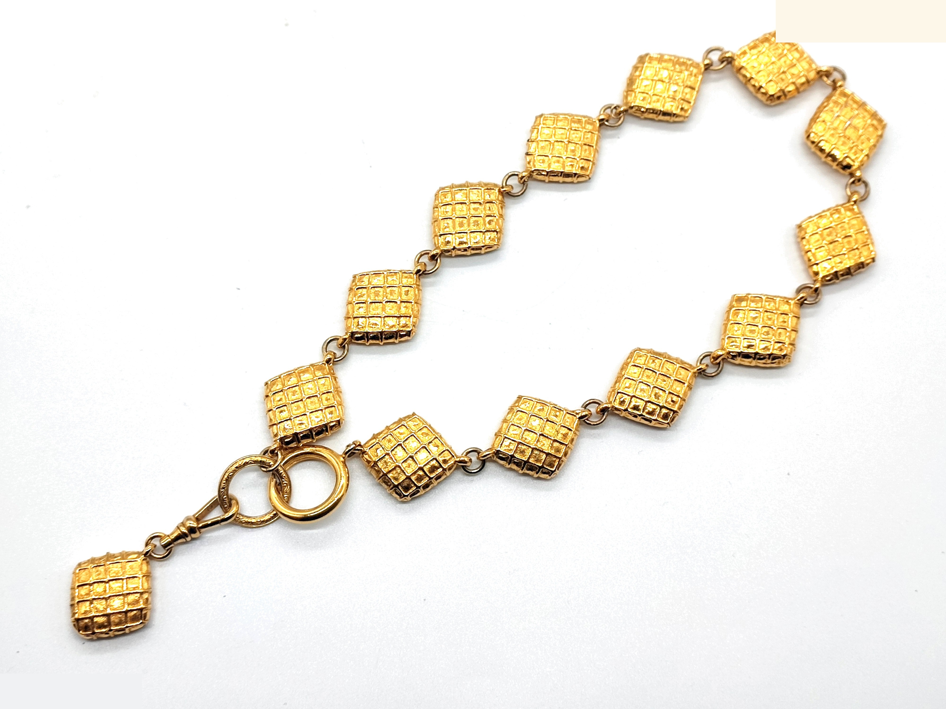 Matelassé diamond-shaped 13-strand necklace, neck circumference approximately 38cm — view 10