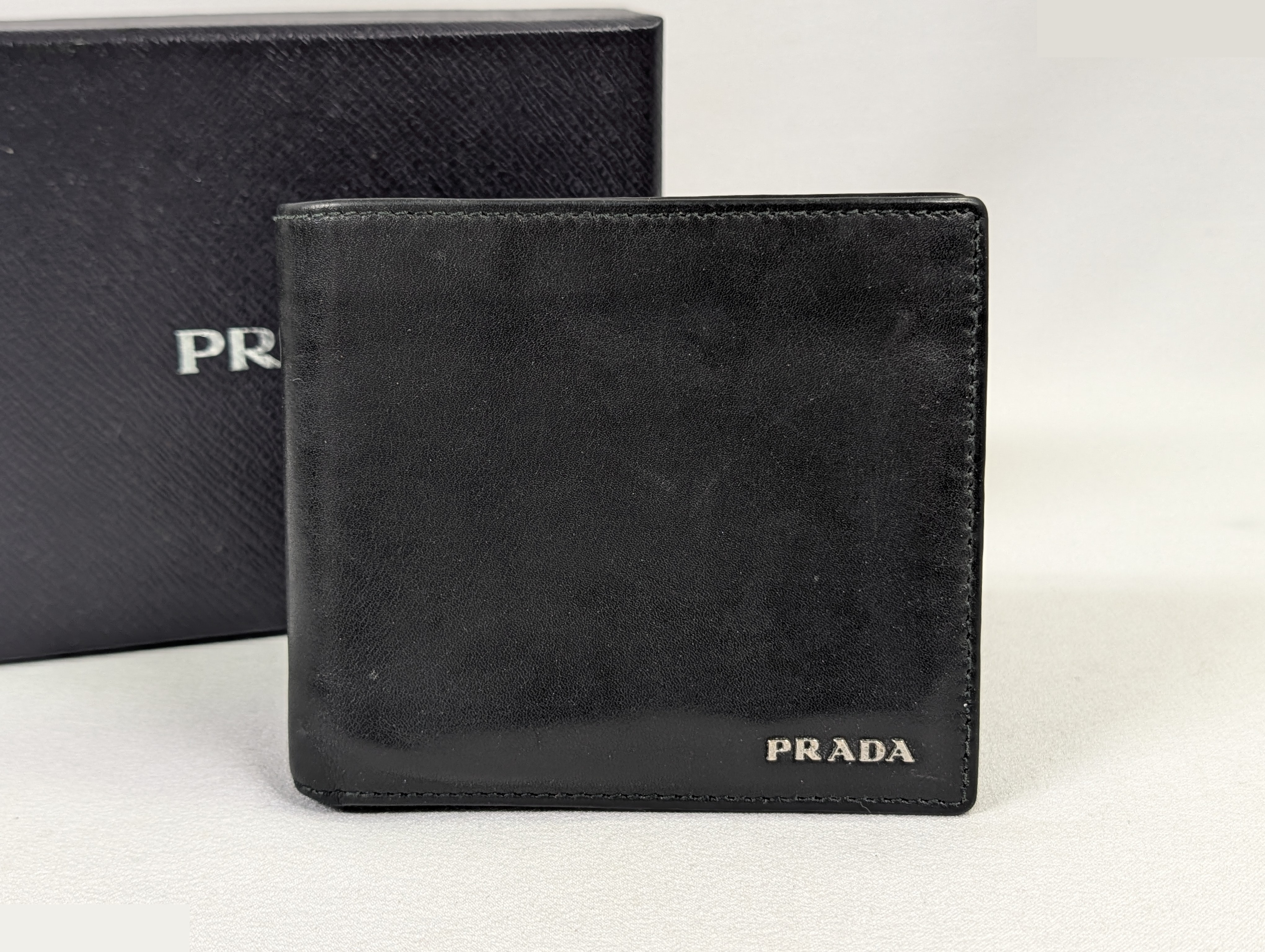 Bi-fold wallet, leather
