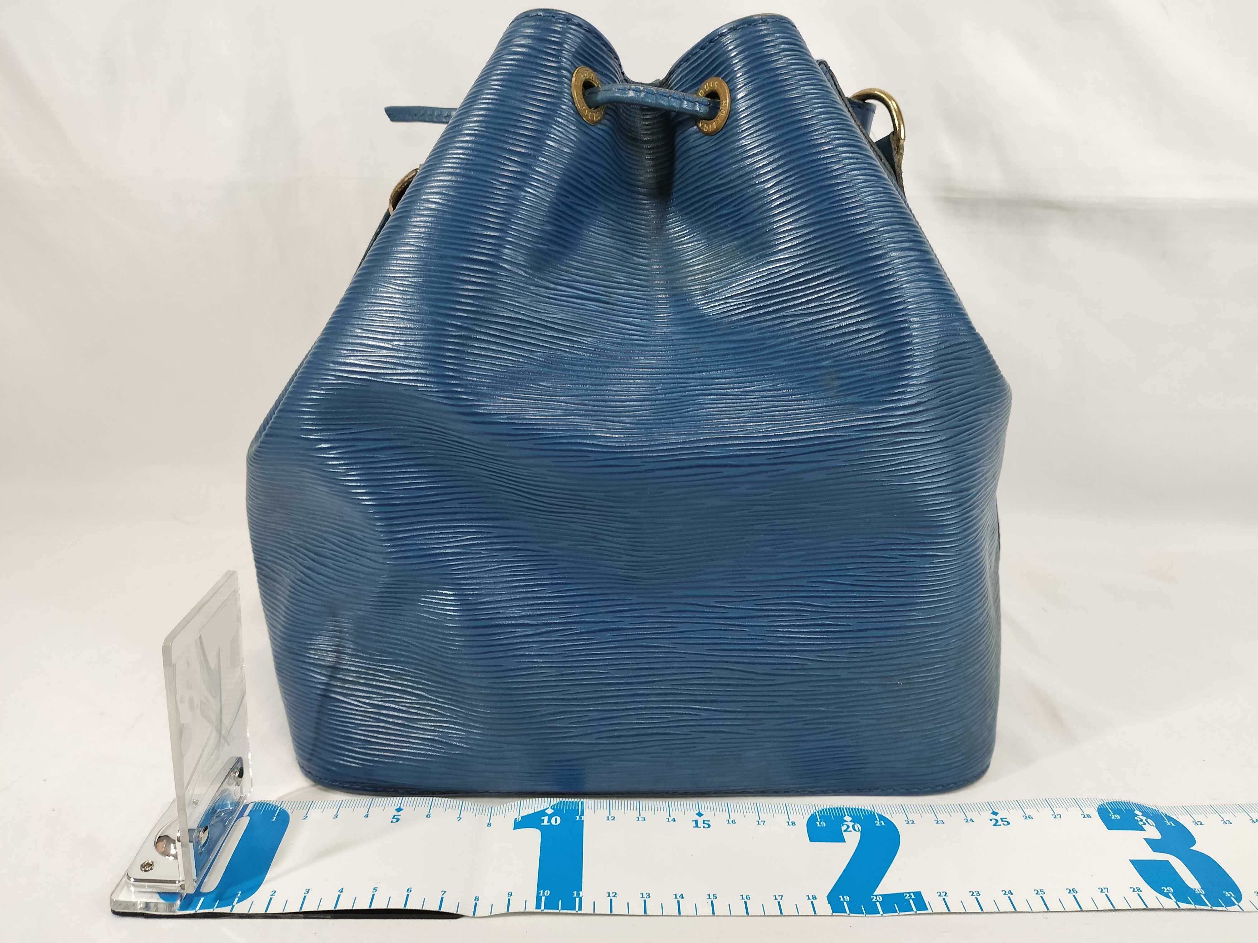 Epi Noe Blue Shoulder Bag — view 2