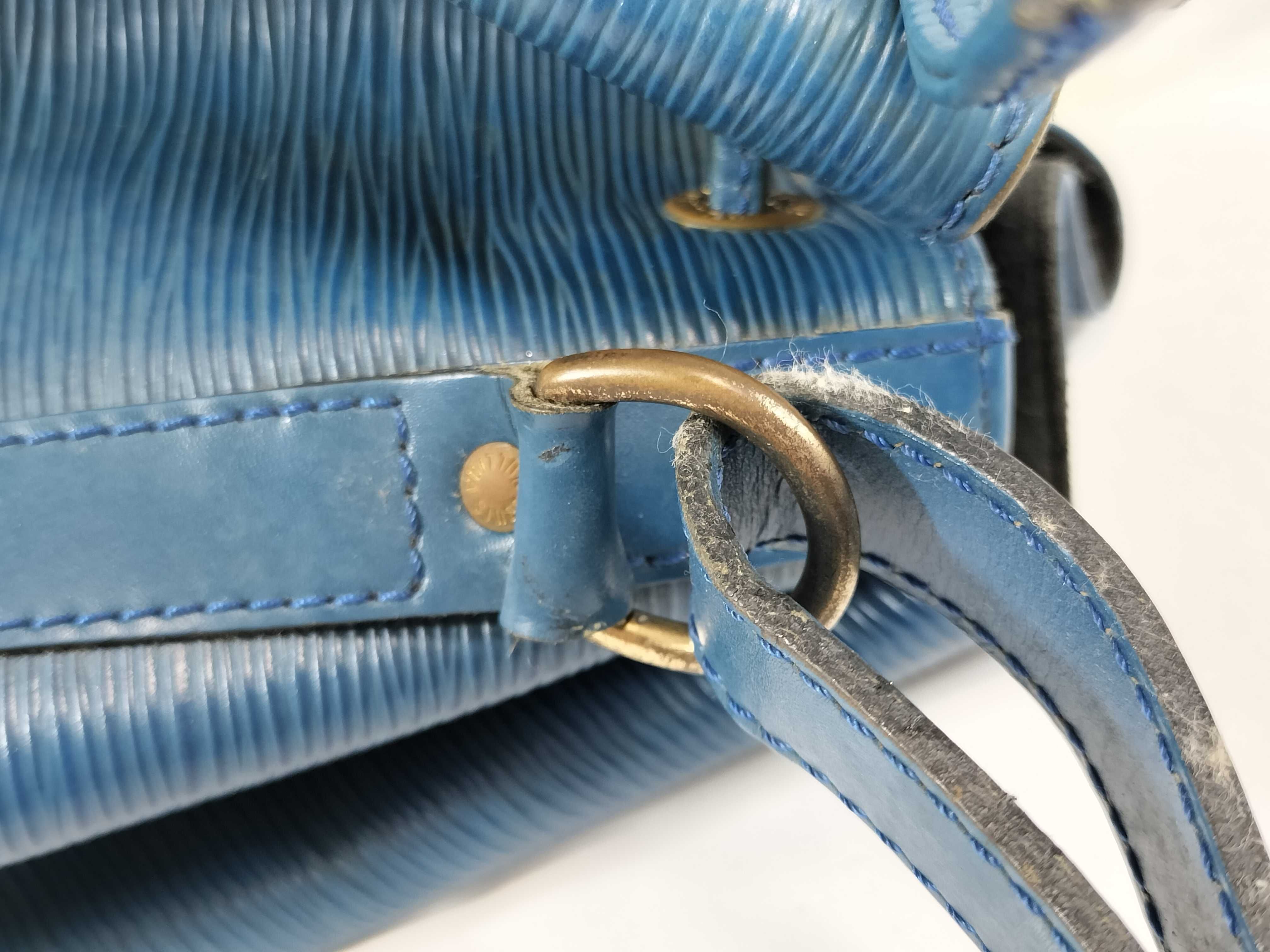 Epi Noe Blue Shoulder Bag — view 5