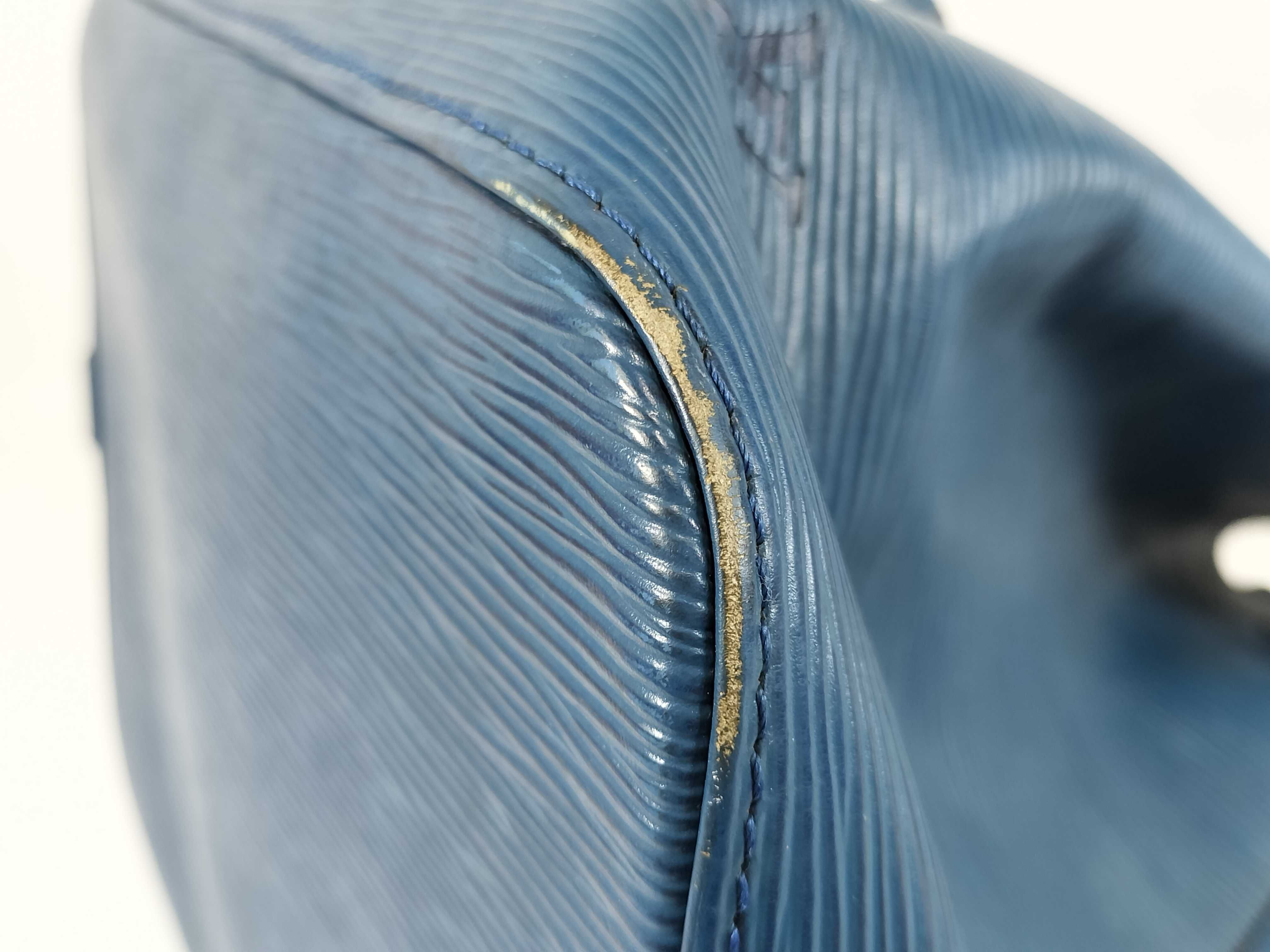 Epi Noe Blue Shoulder Bag — view 6