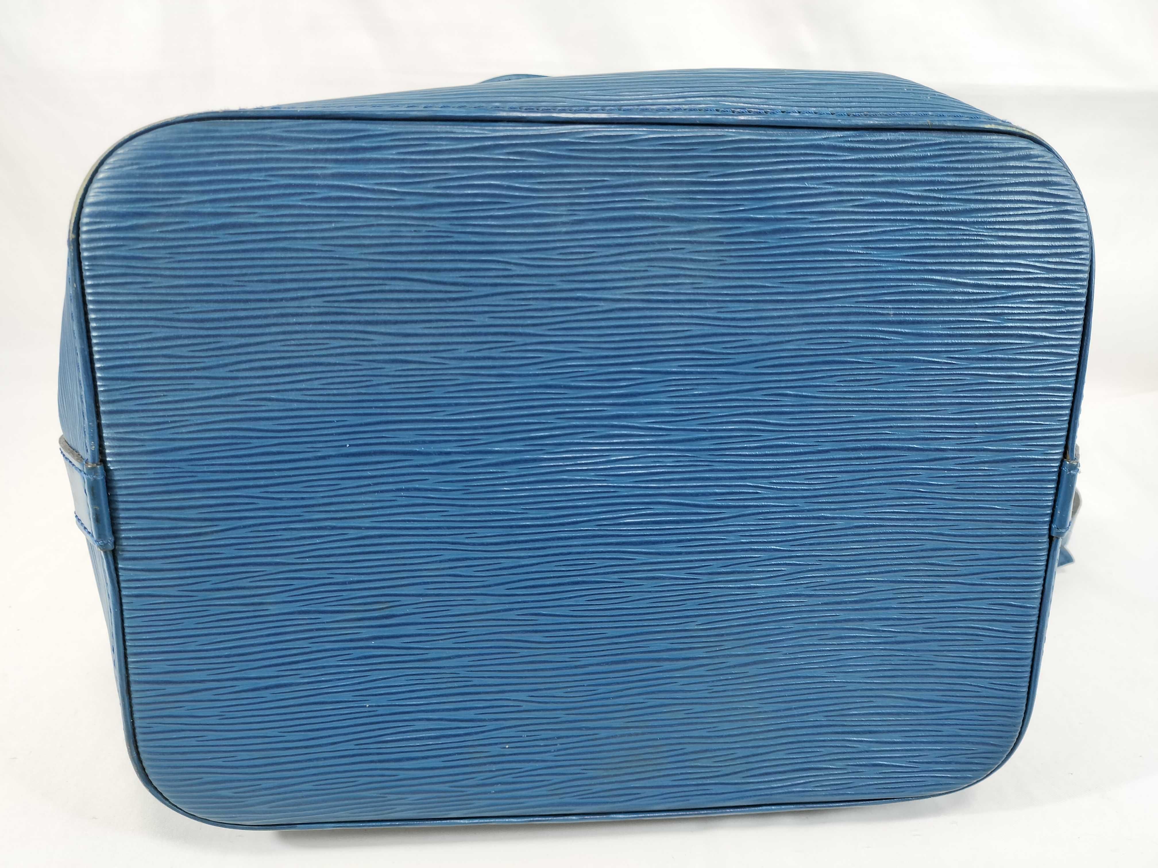 Epi Noe Blue Shoulder Bag — view 7